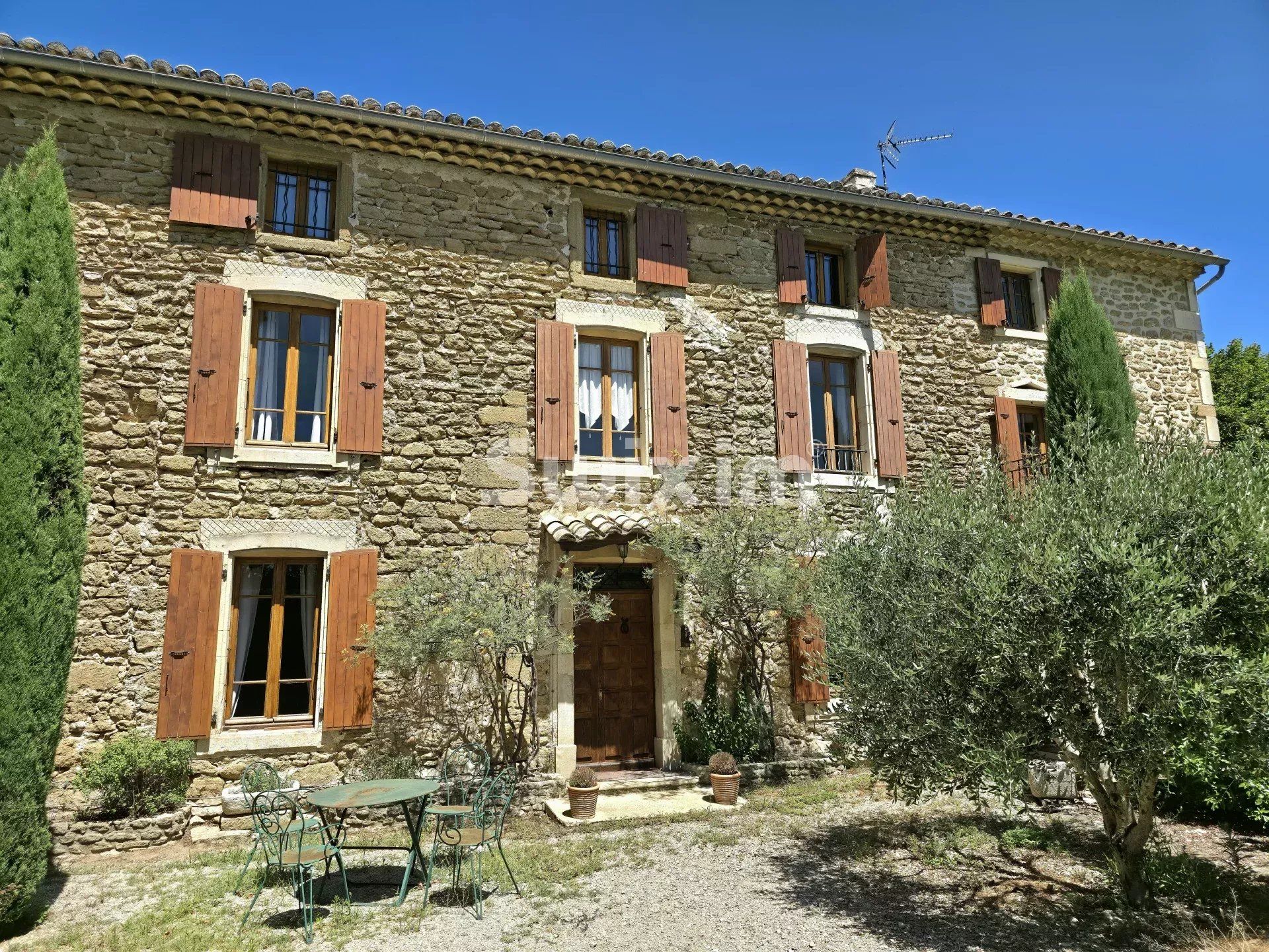 casa 10 Salas en venta en Grignan (26230)