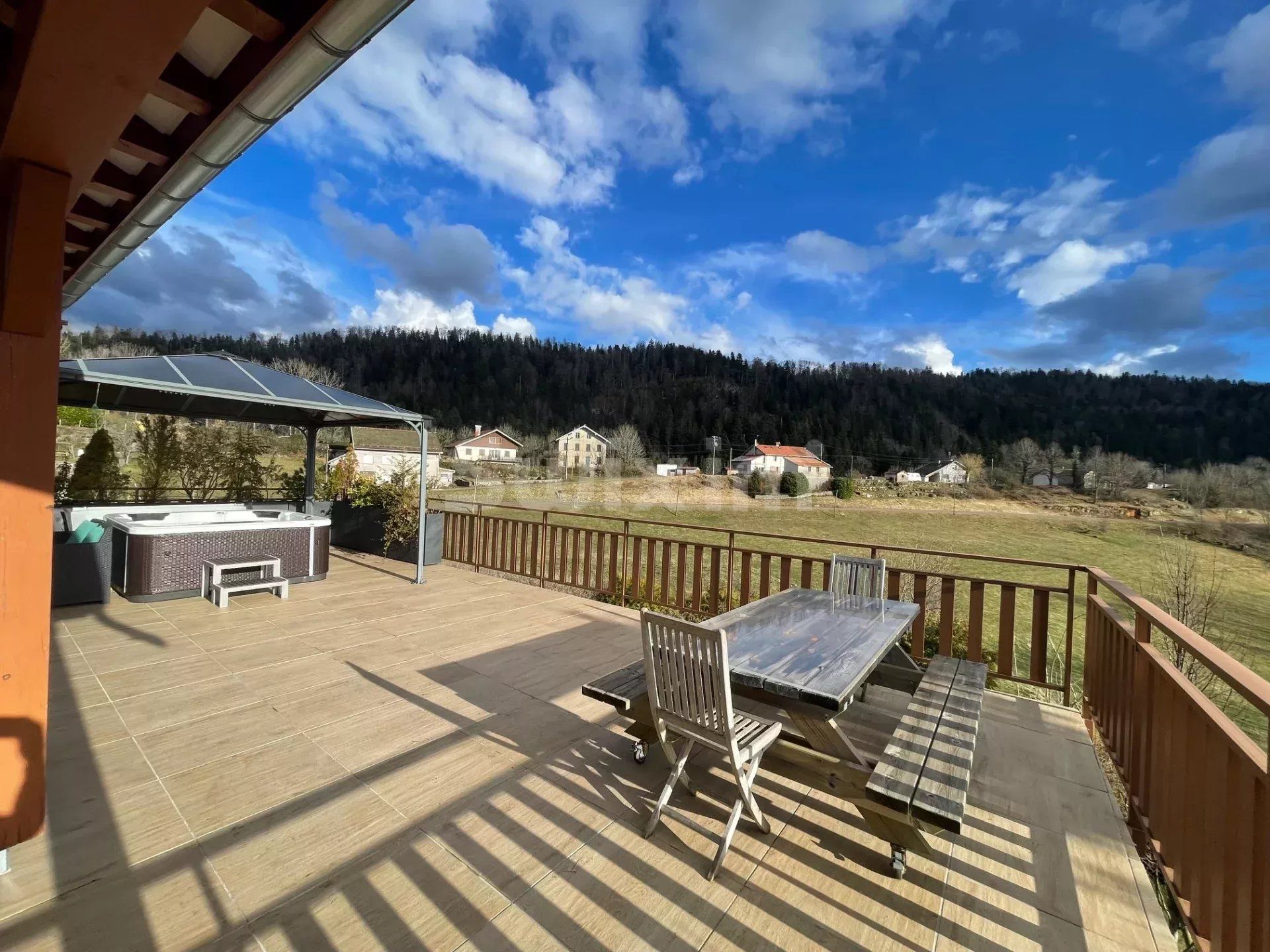 maison 8 Pièces en vente sur Clairvaux-les-Lacs (39130)