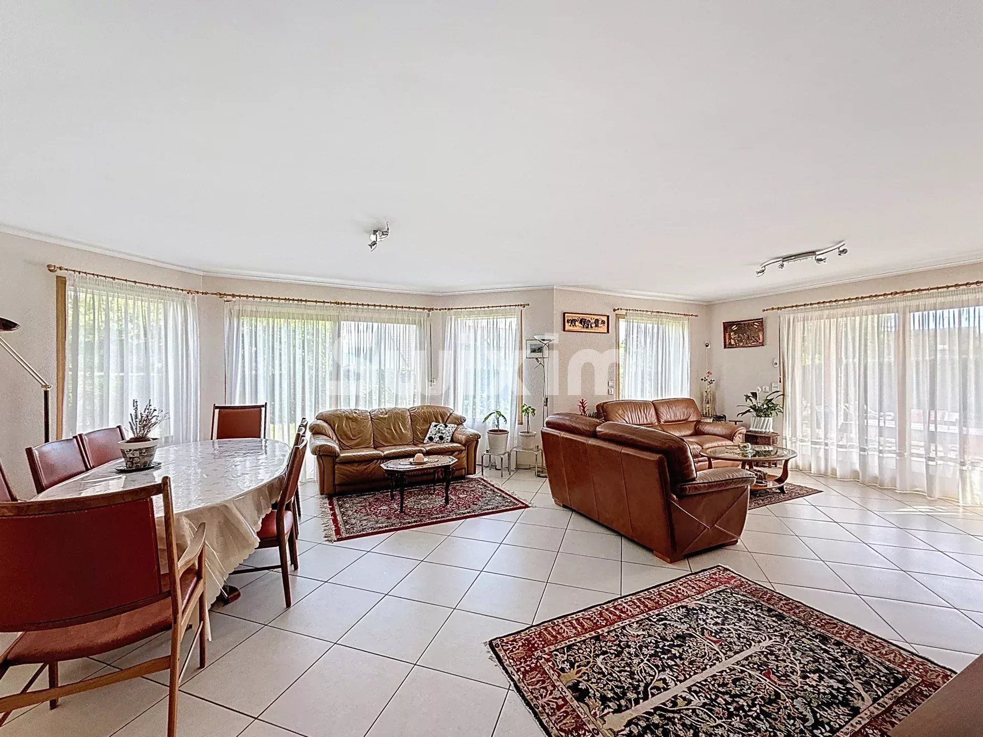 casa 7 Camere in vendita su Sergy (01630)