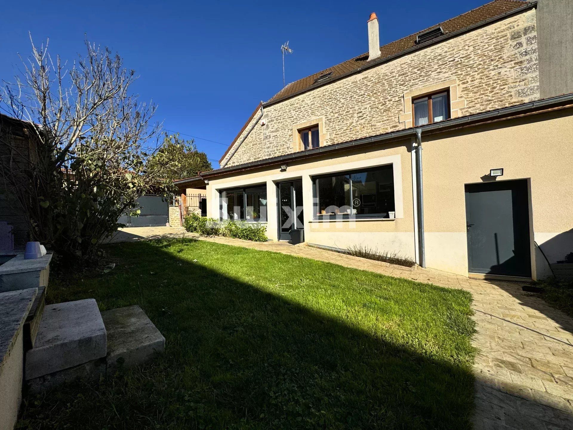 casa 7 Camere in vendita su Avallon (89200)