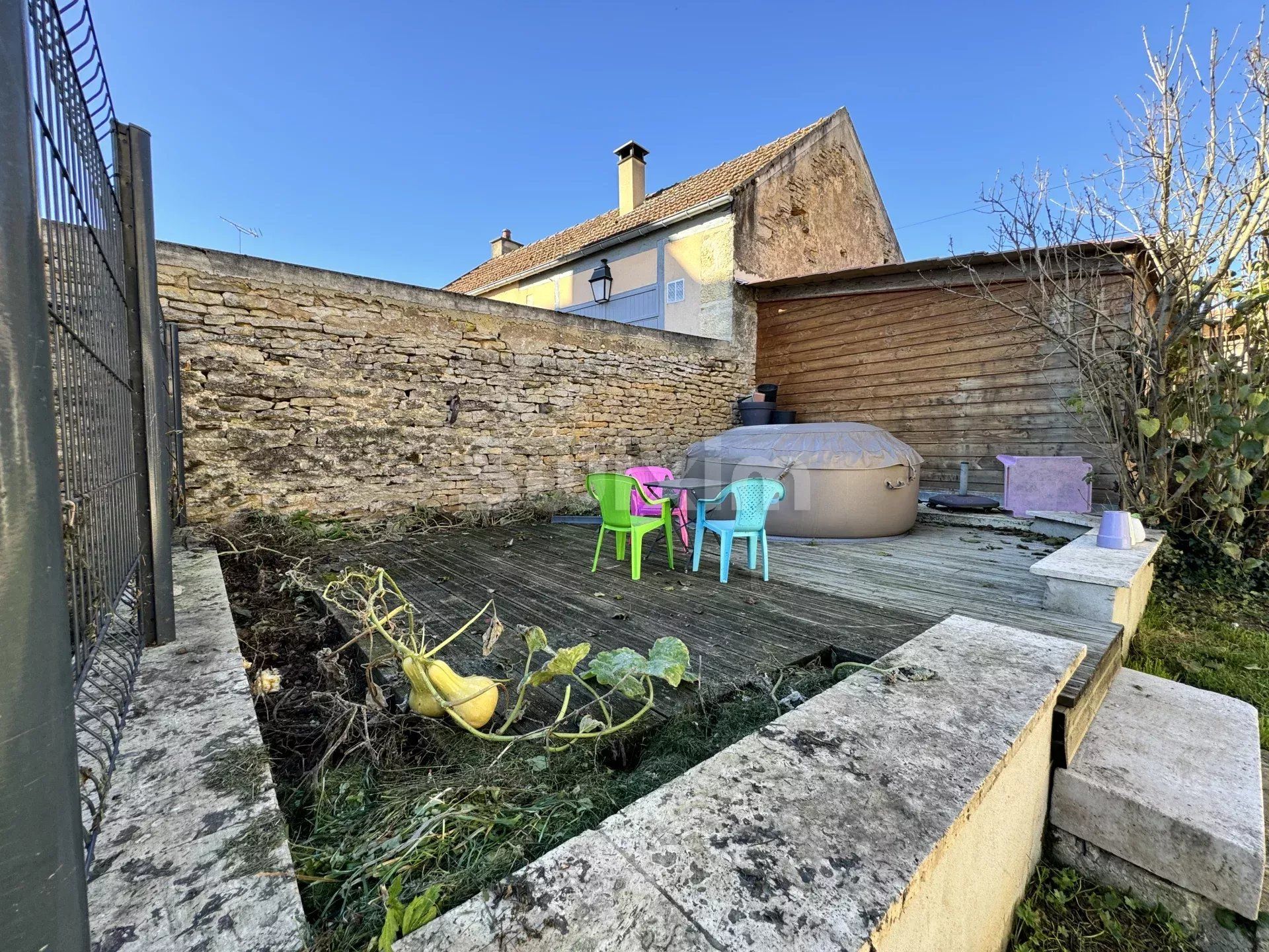 house 7 Rooms for sale on Avallon (89200)