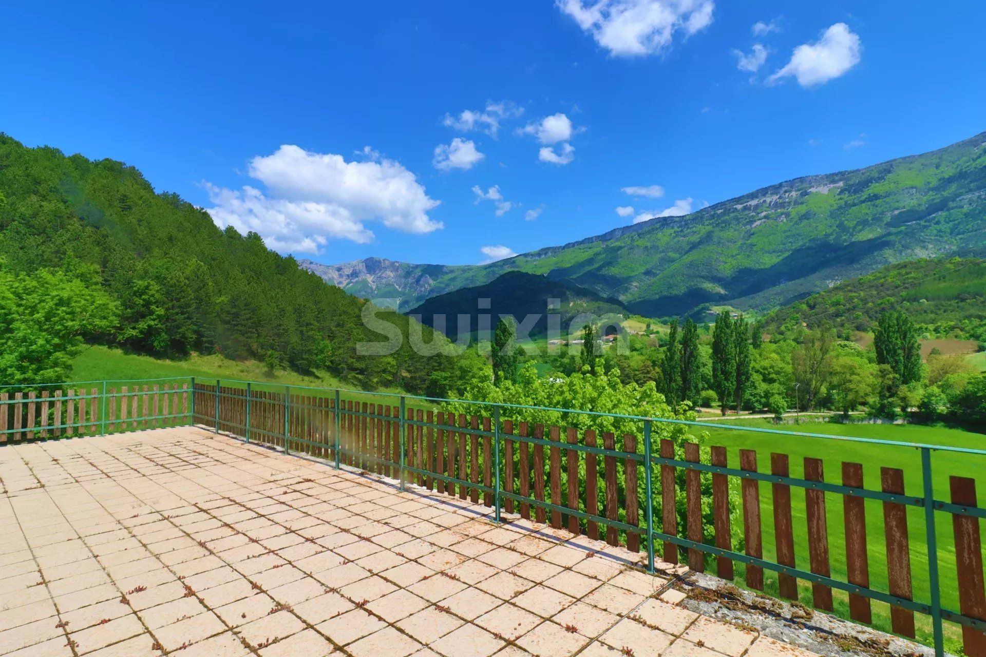 propriedade 16 Quartos para venda sobre Saint-Julien-en-Quint (26150)