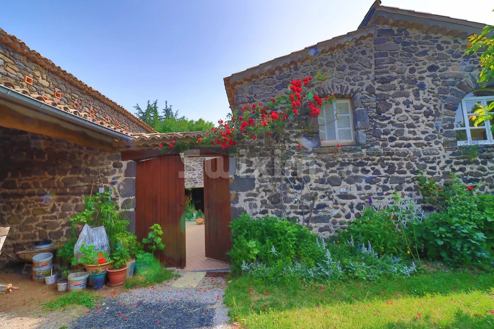 fattoria 10 Camere in vendita su Villeneuve-de-Berg (07170)