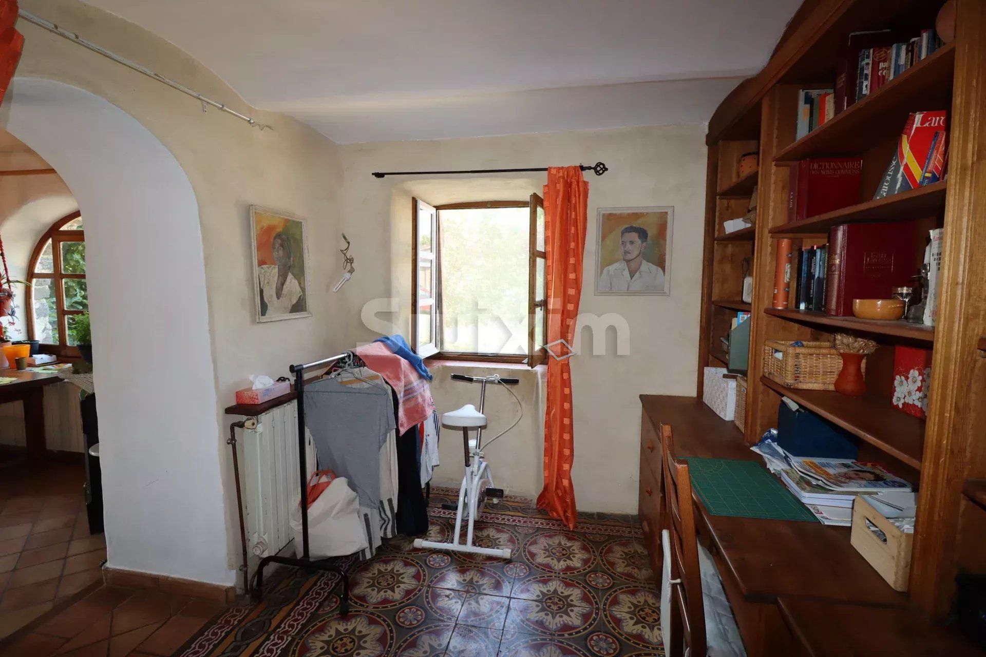 fattoria 10 Camere in vendita su Villeneuve-de-Berg (07170)