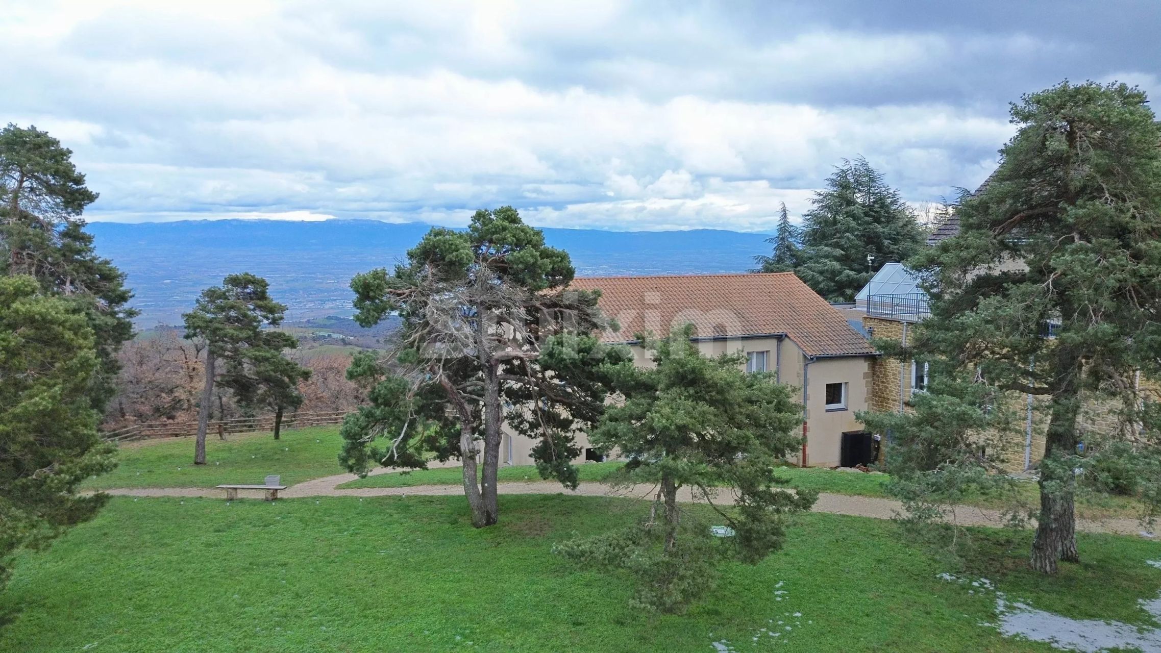 propriété 20 Pièces en vente sur Saint-Romain-de-Lerps (07130)