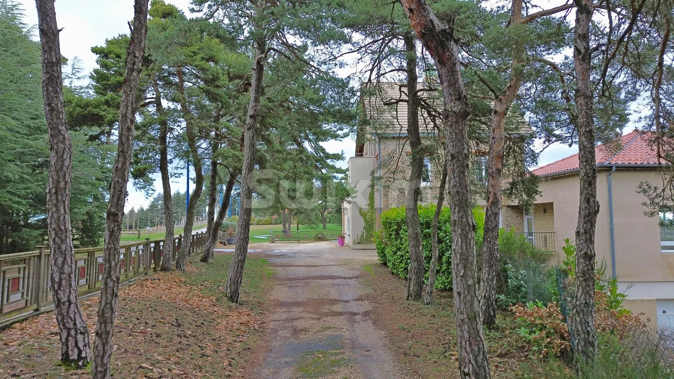 propriété 20 Pièces en vente sur Saint-Romain-de-Lerps (07130)