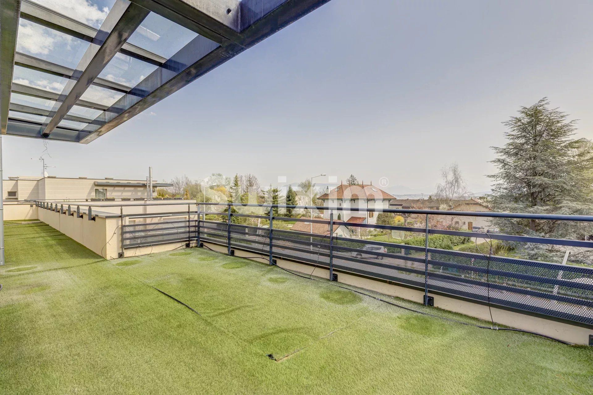 apartment 5 Rooms for sale on Ferney-Voltaire (01210)