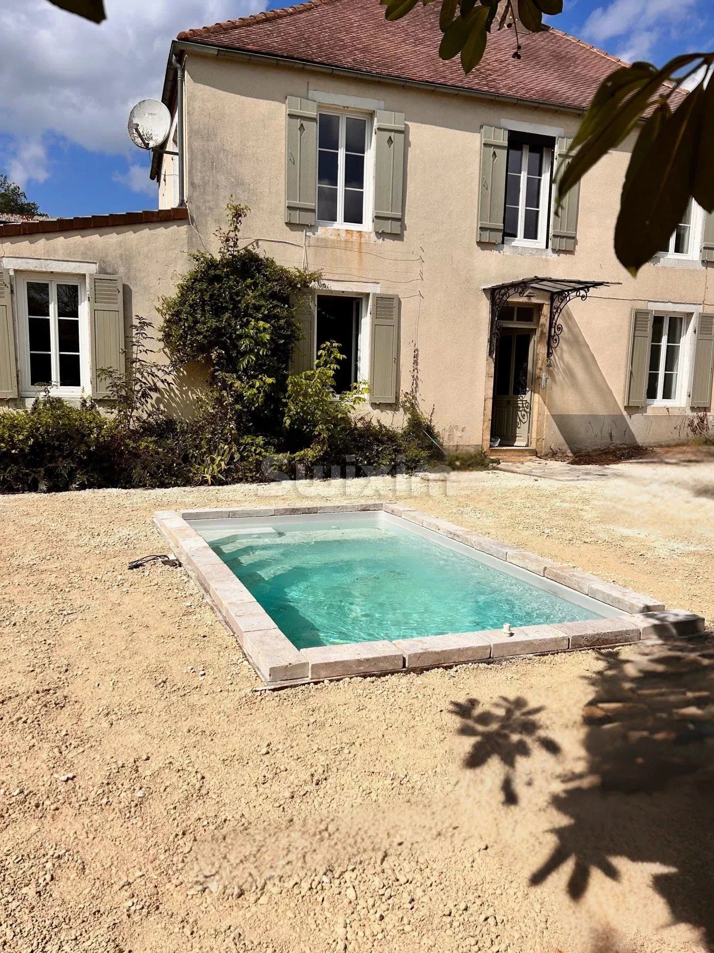 house 7 Rooms for sale on Montbard (21500)