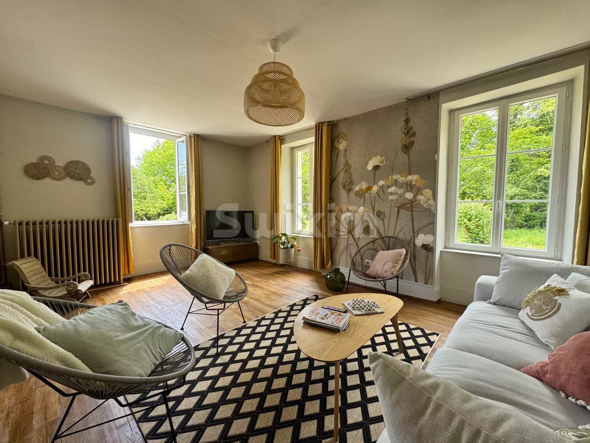 house 7 Rooms for sale on Montbard (21500)