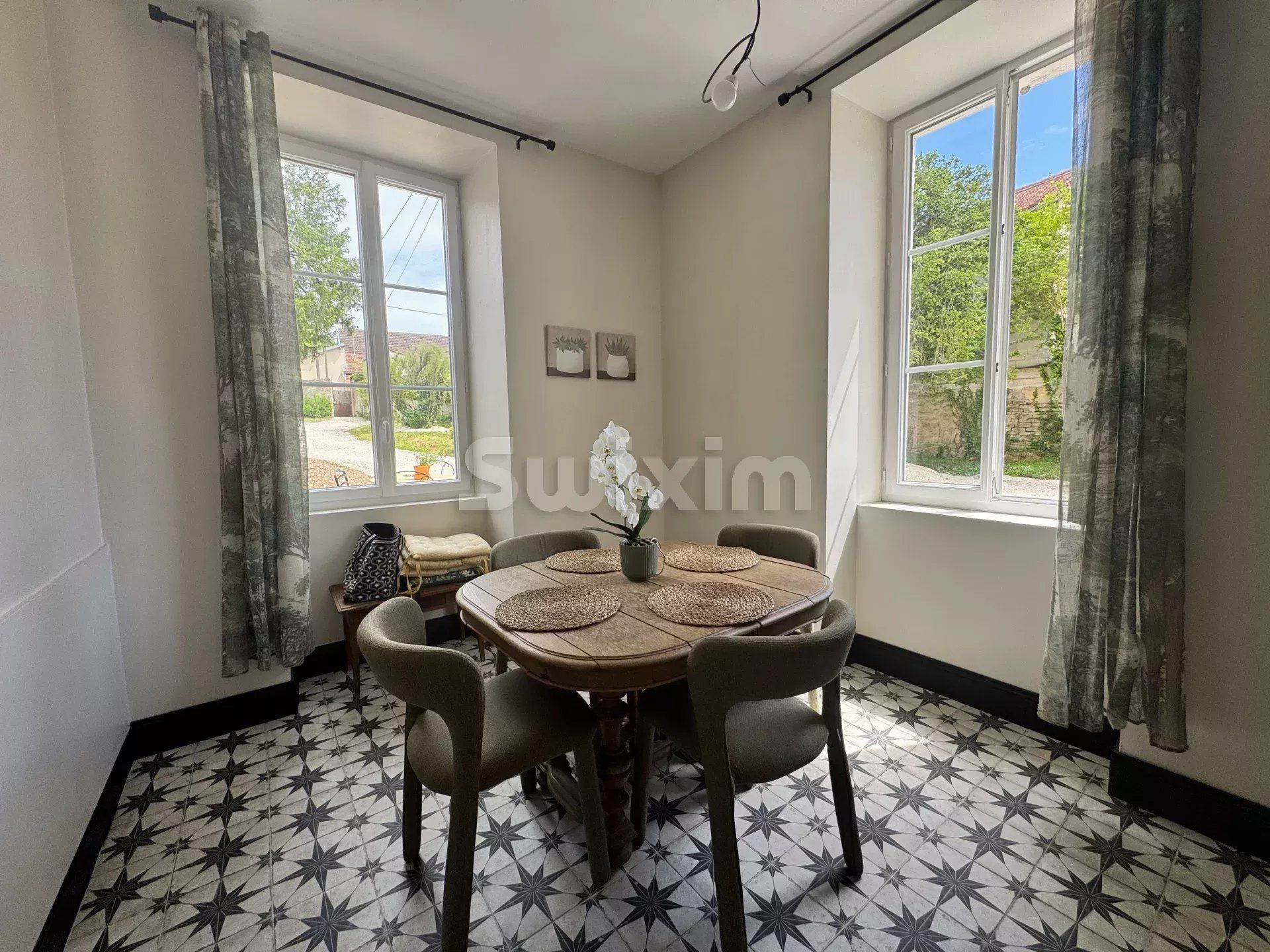 house 7 Rooms for sale on Montbard (21500)