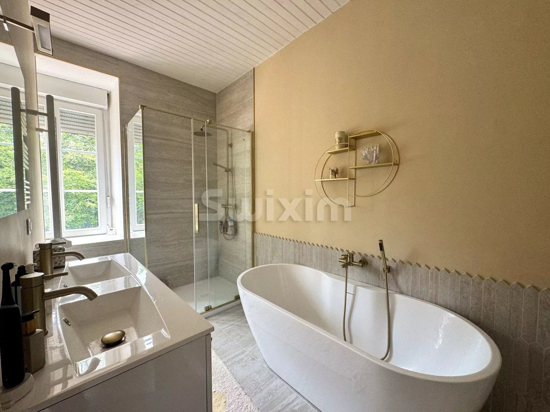 house 7 Rooms for sale on Montbard (21500)