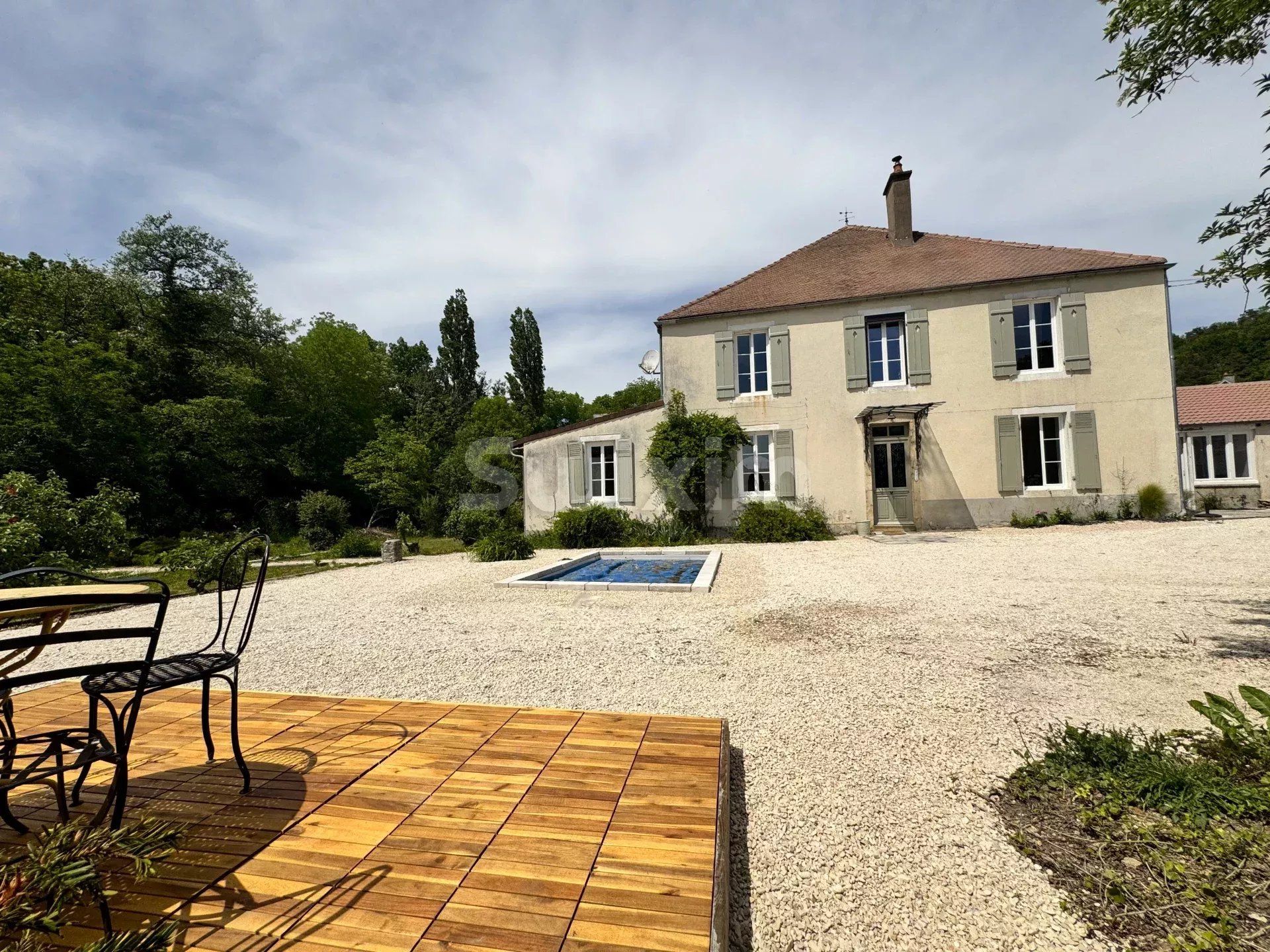 house 7 Rooms for sale on Montbard (21500)