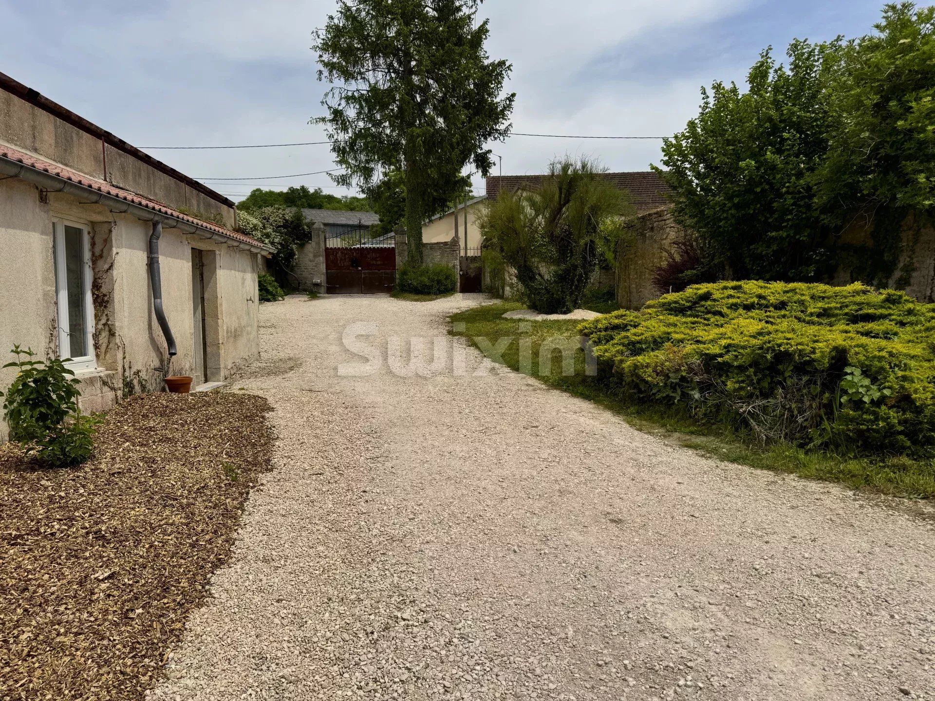 house 7 Rooms for sale on Montbard (21500)