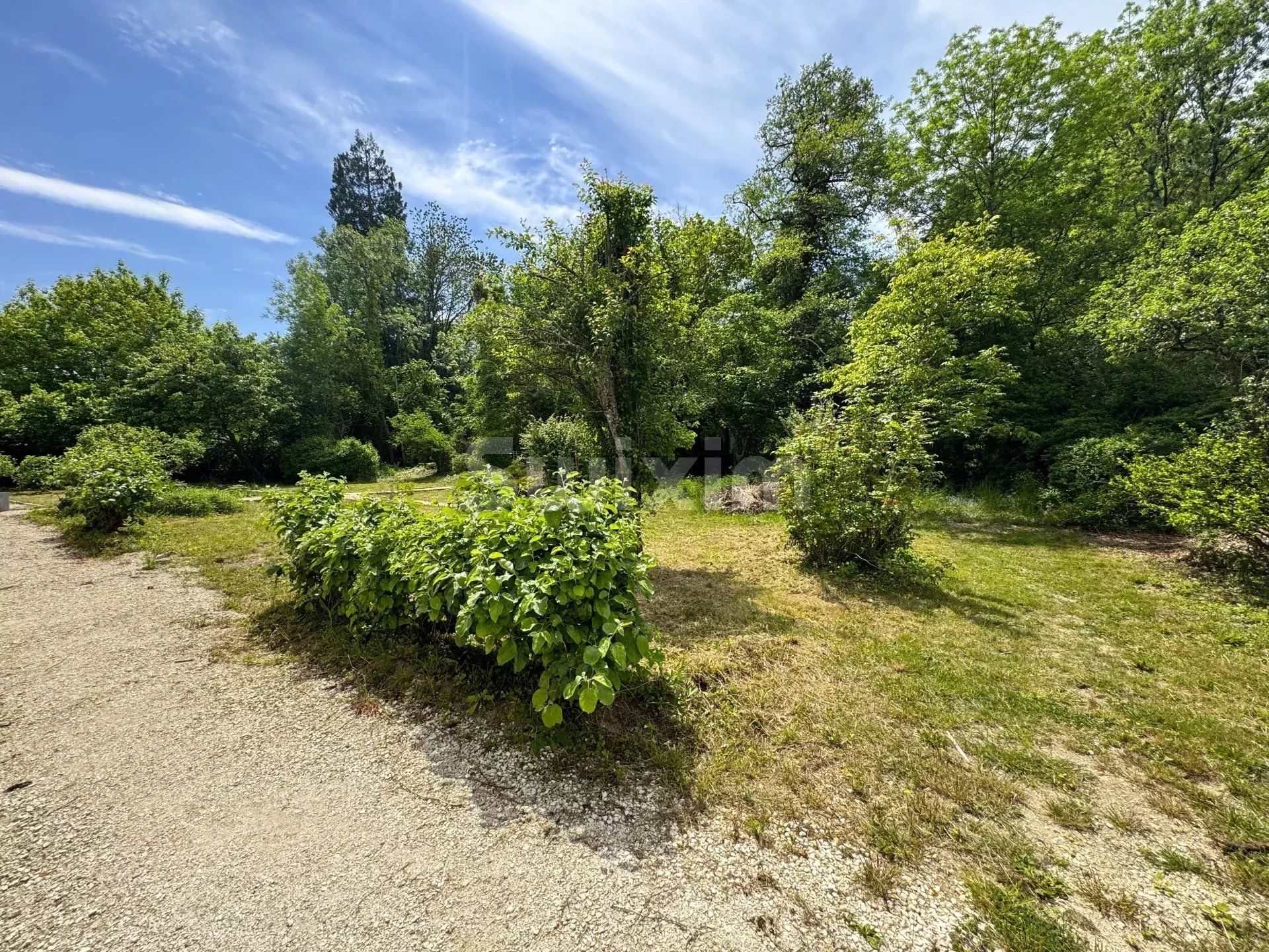 house 7 Rooms for sale on Montbard (21500)