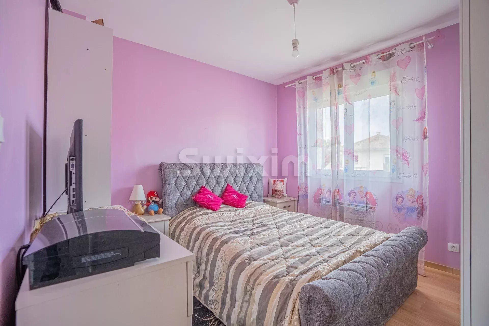 house 5 Rooms for sale on Ornex (01210)