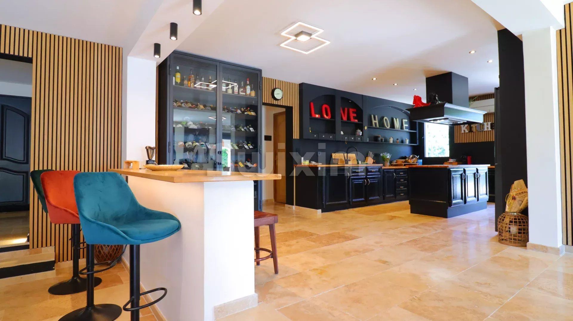 villa 8 Pièces en vente sur Lourmarin (84160)