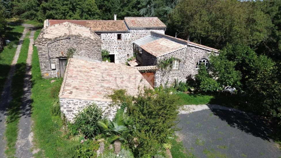Vente Ferme Saint-Gineys-en-Coiron 10 Pièces 260 m²