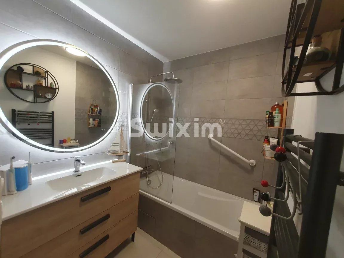 apartment 3 Rooms for sale on Savines-le-Lac (05160)