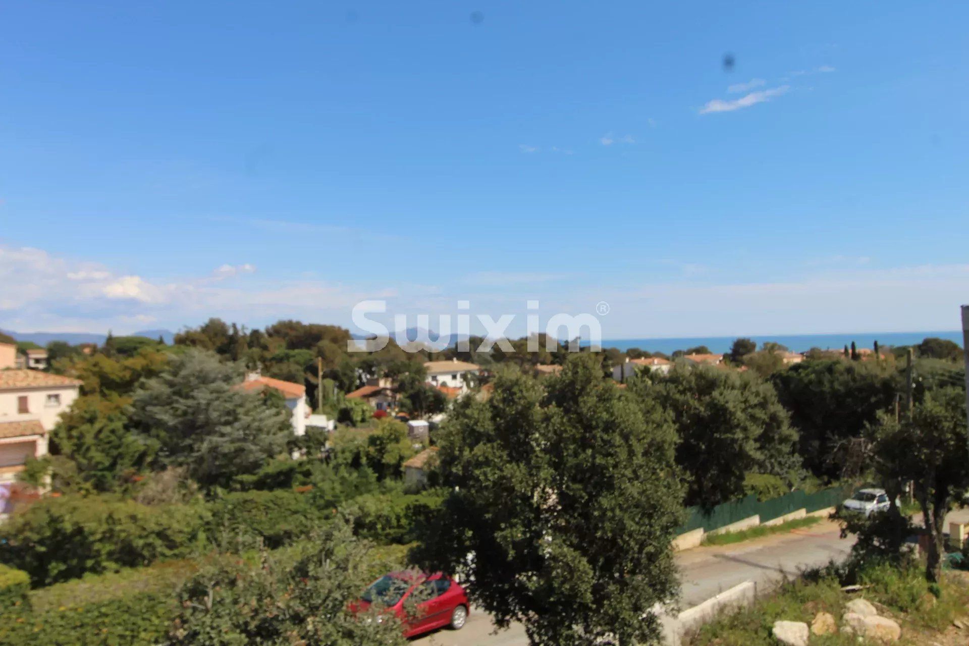 villa 6 Rooms for sale on Fréjus (83600)