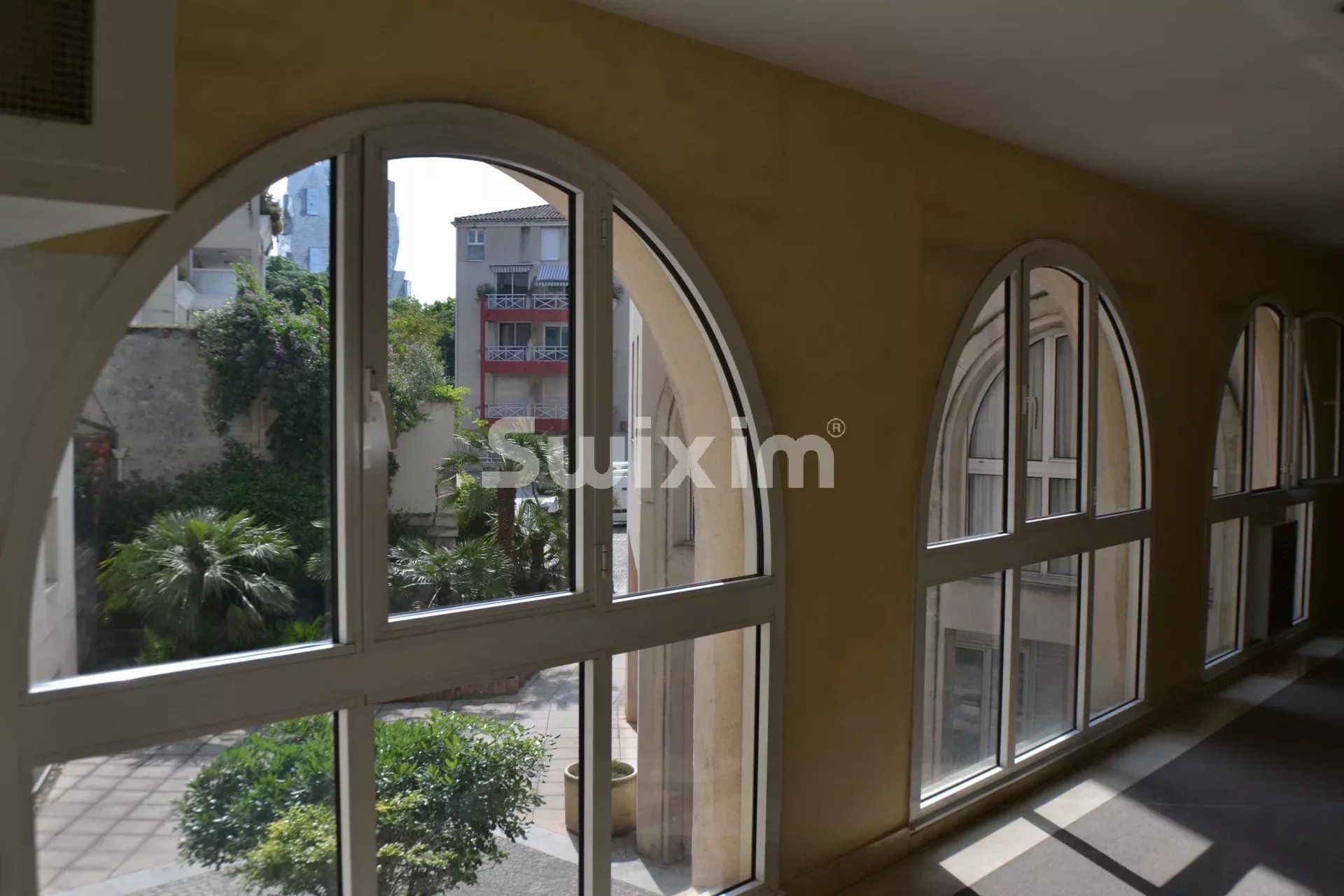 apartment 5 Rooms for sale on Arles (13200)