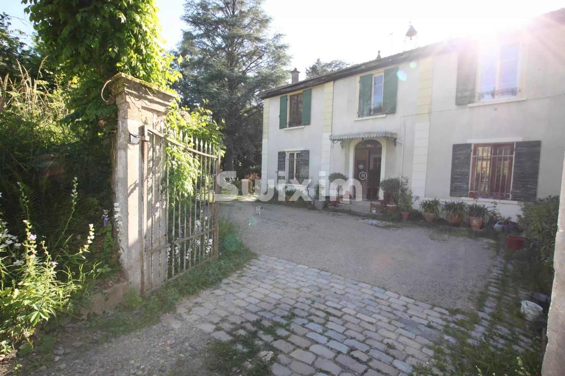 propriété 9 Pièces en vente sur Écully (69130)