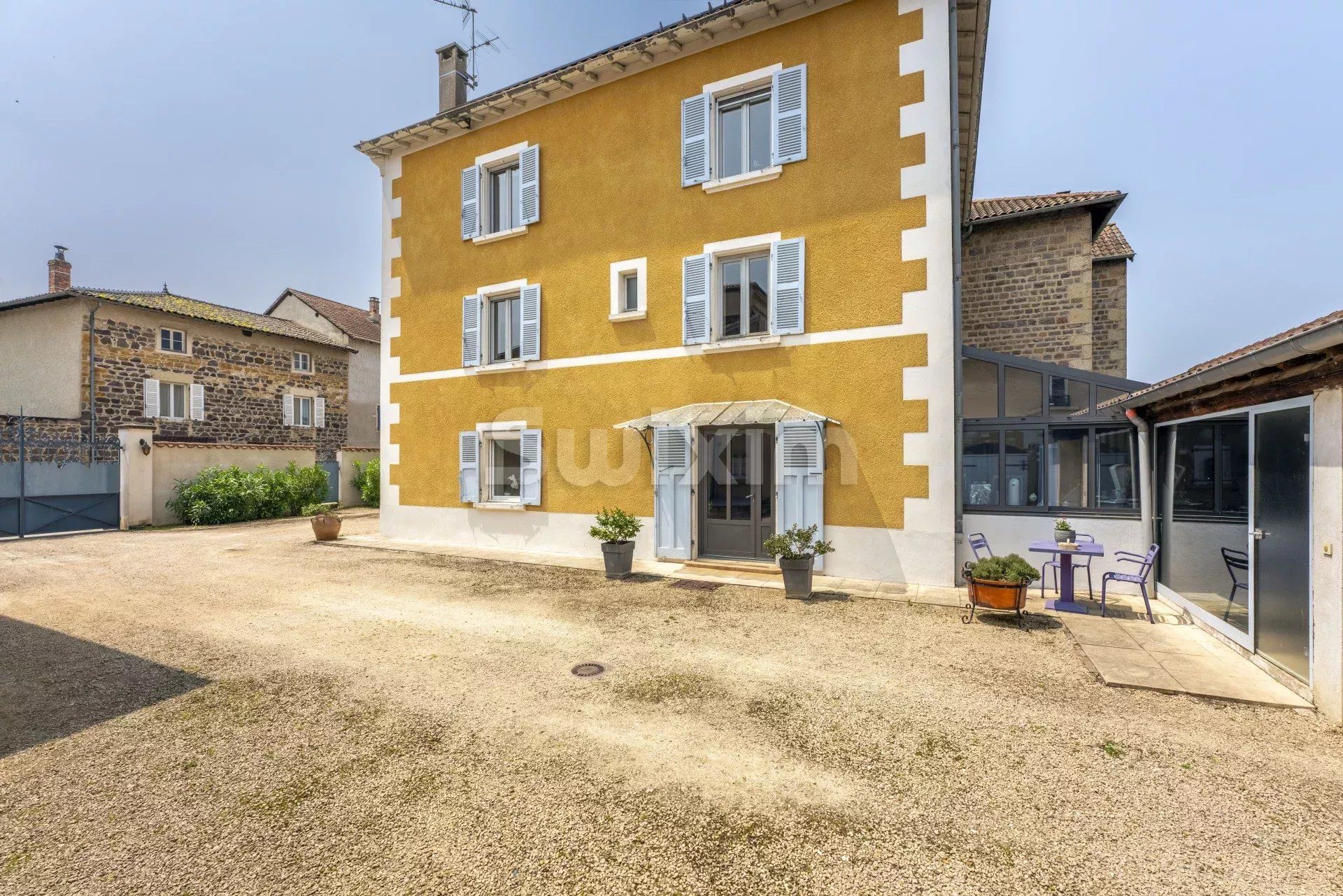 maison 12 Pièces en vente sur Charentay (69220)