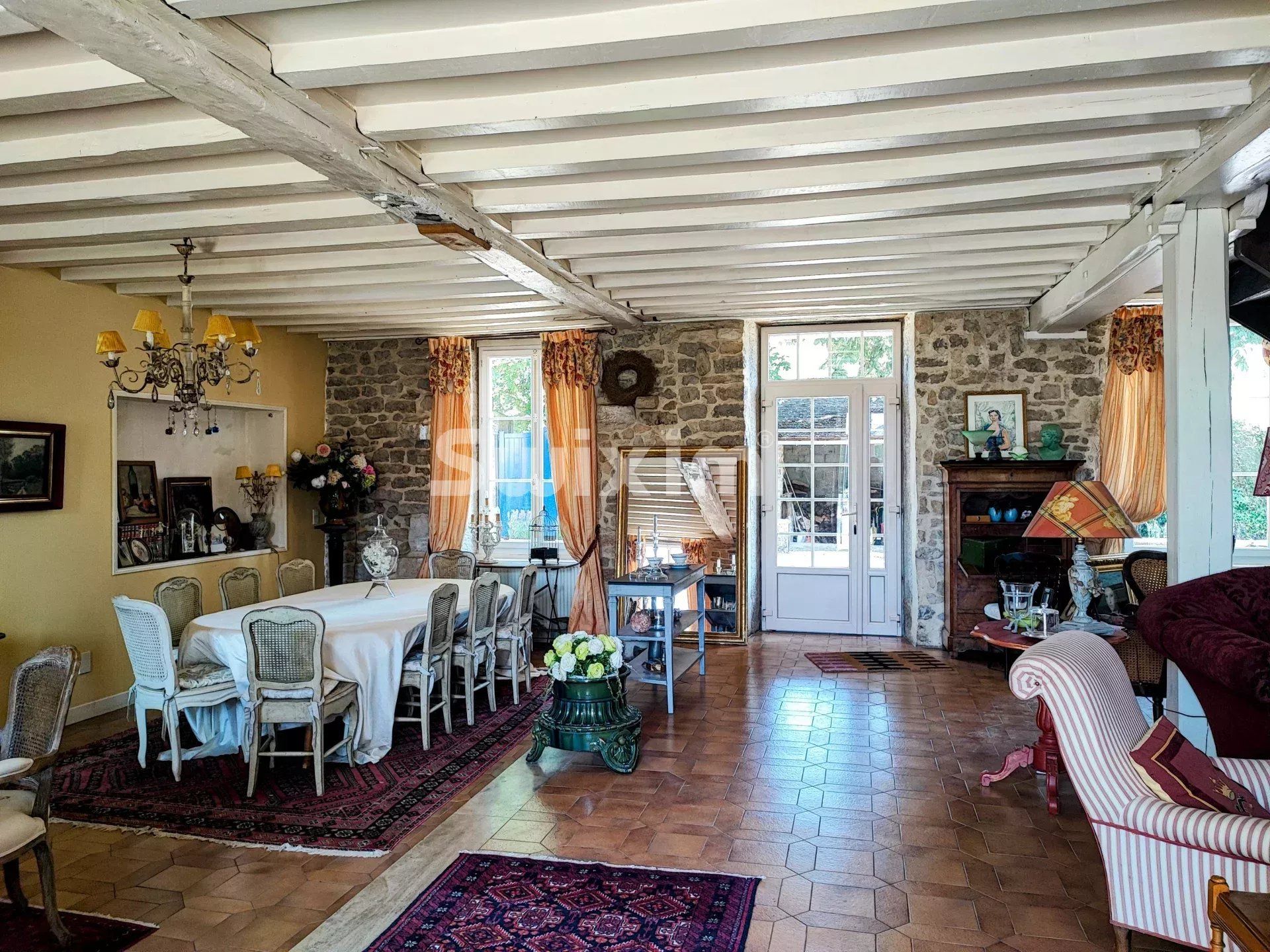 proprietà 12 Camere in vendita su Beaune (21200)