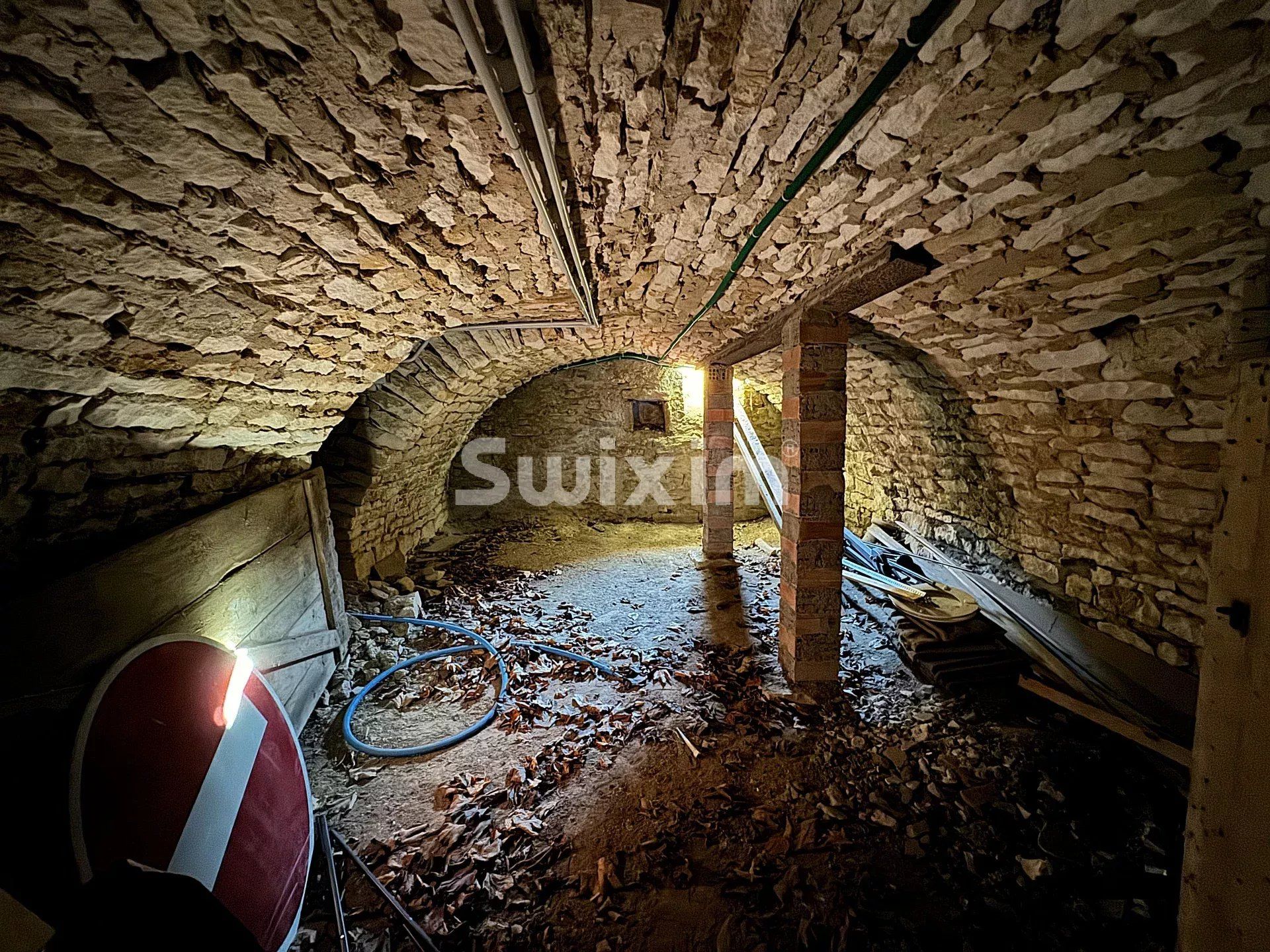 house 6 Rooms for sale on Lucy-le-Bois (89200)