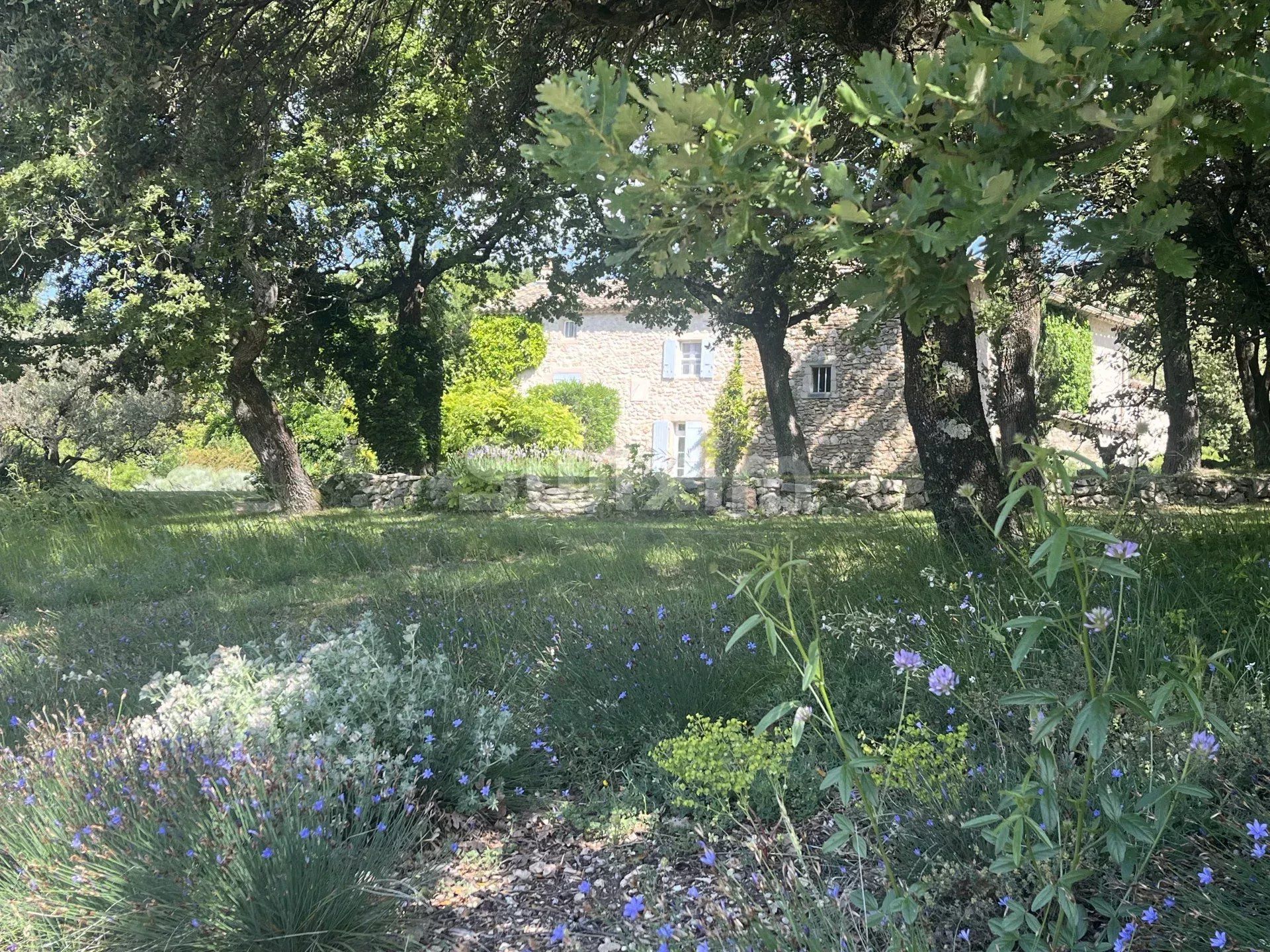 mas 12 Zimmer zum verkauf auf Grignan (26230)