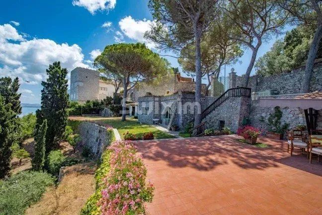 villa 13 Rooms for sale on Monte Argentario (58019)