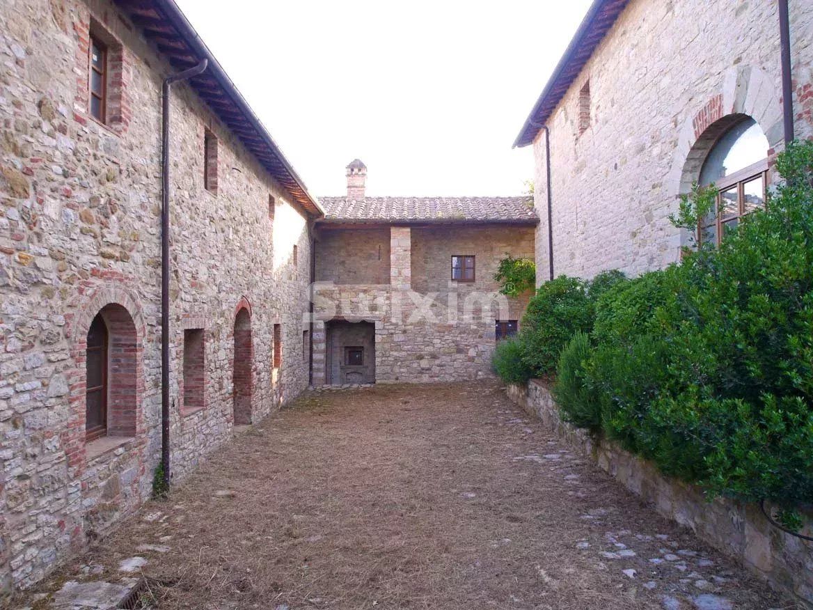 casa 30 Camere in vendita su Castelnuovo Berardenga (53019)