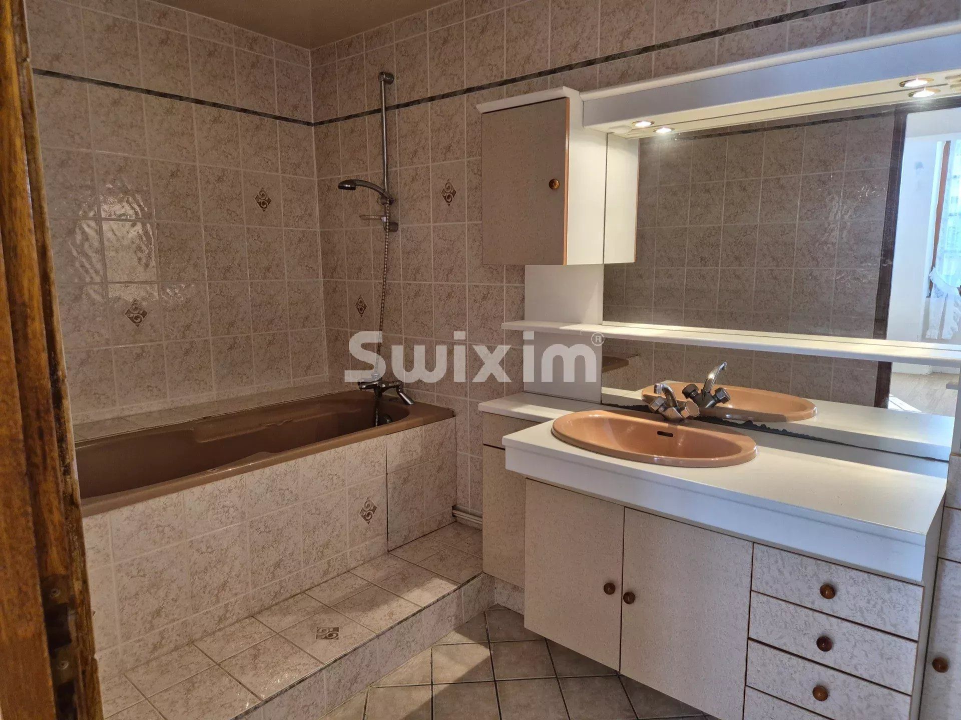 edifício 11 Quartos para venda sobre Lormes (58140)