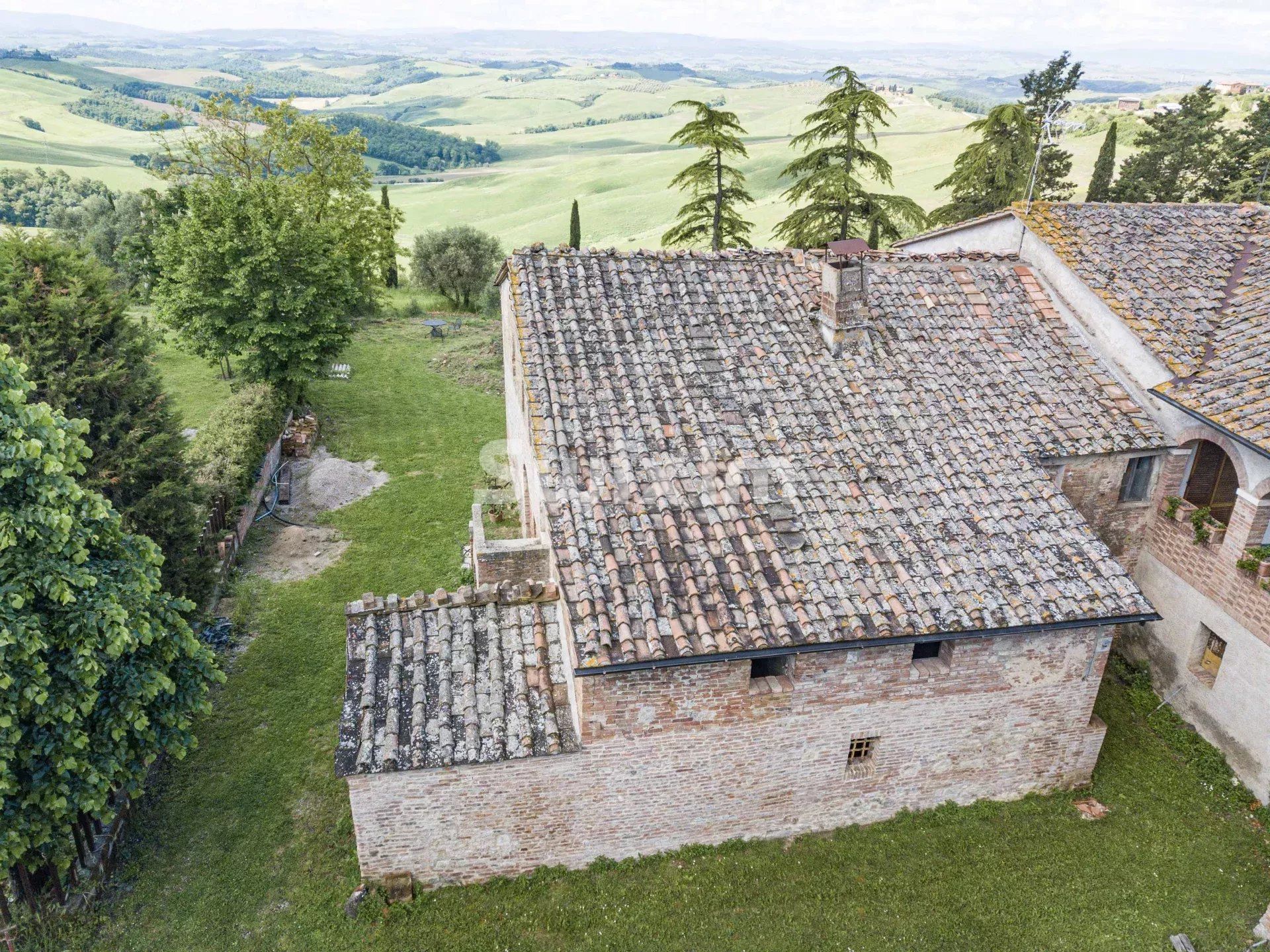 house 7 Rooms for sale on Castelnuovo Berardenga (53019)