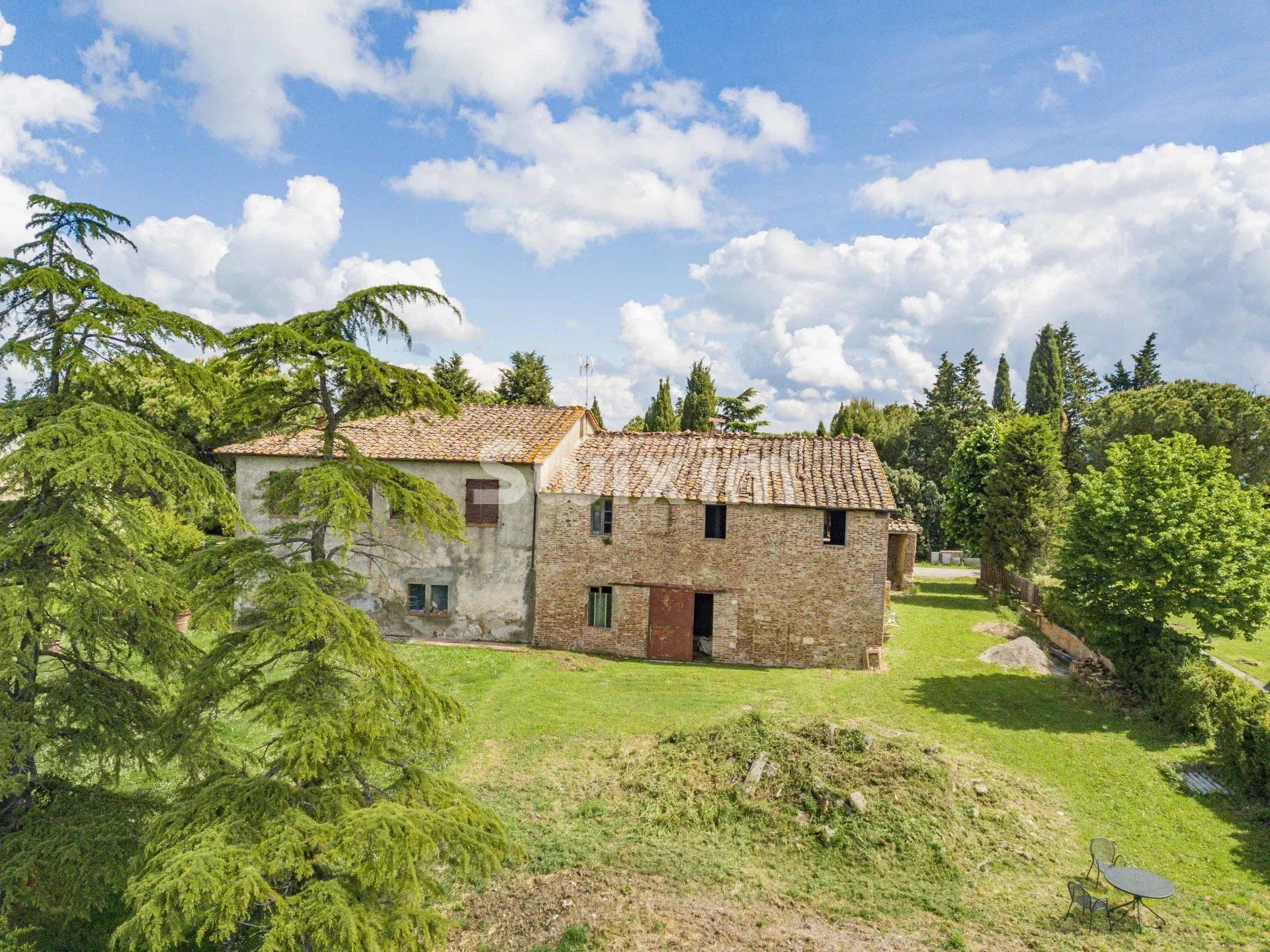 house 7 Rooms for sale on Castelnuovo Berardenga (53019)