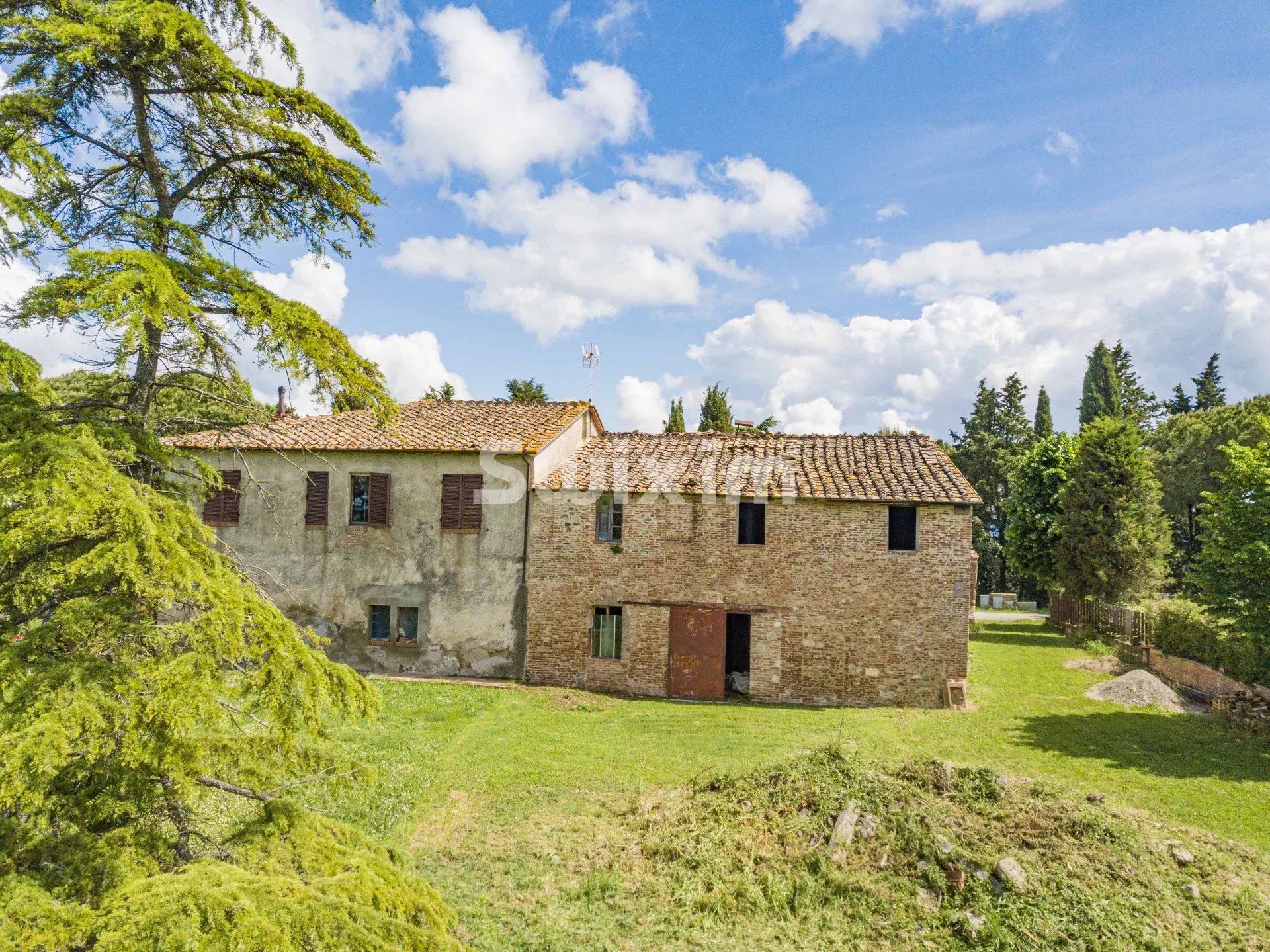 house 7 Rooms for sale on Castelnuovo Berardenga (53019)