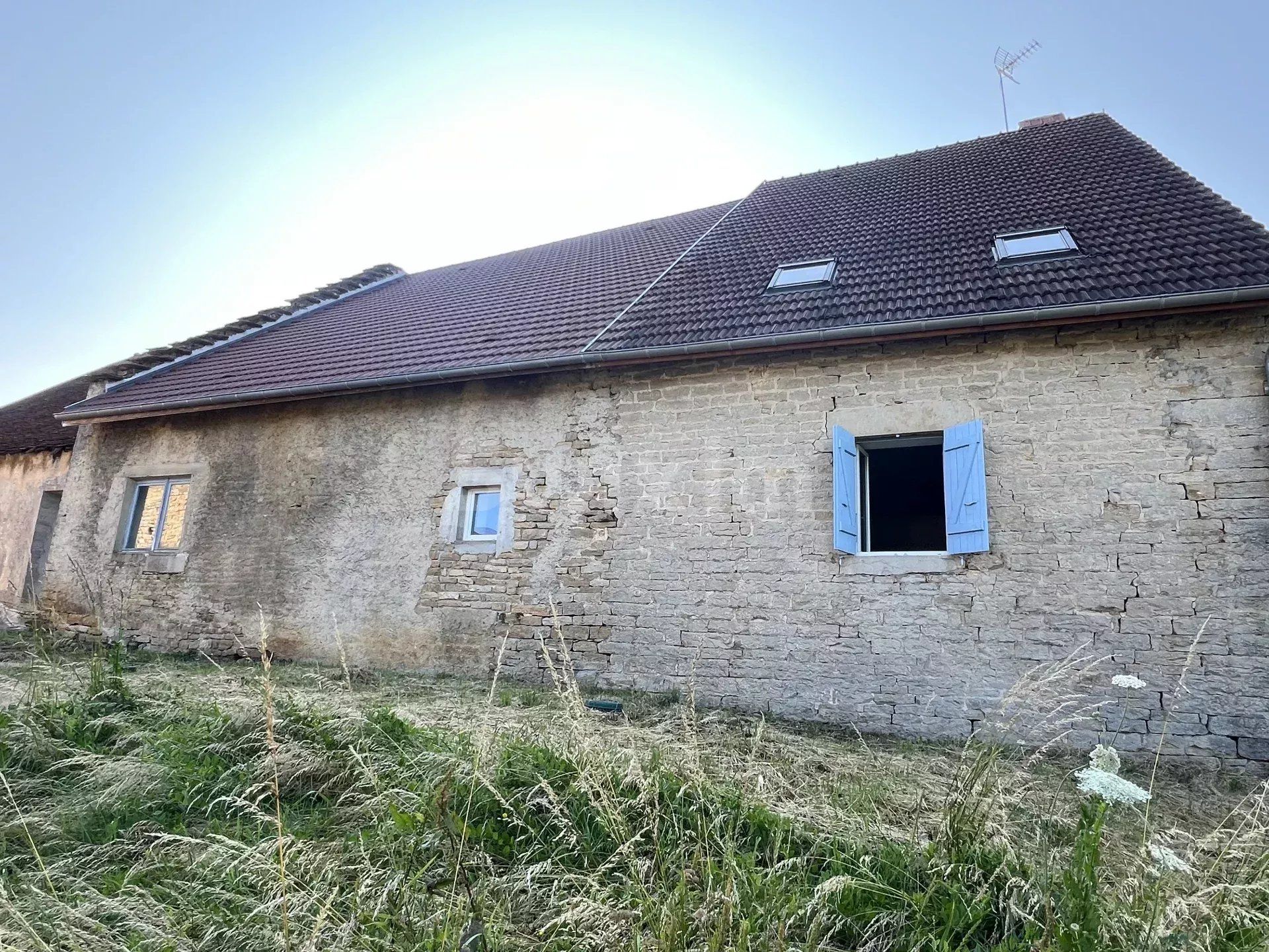 casa 4 Quartos para venda sobre Lons-le-Saunier (39000)