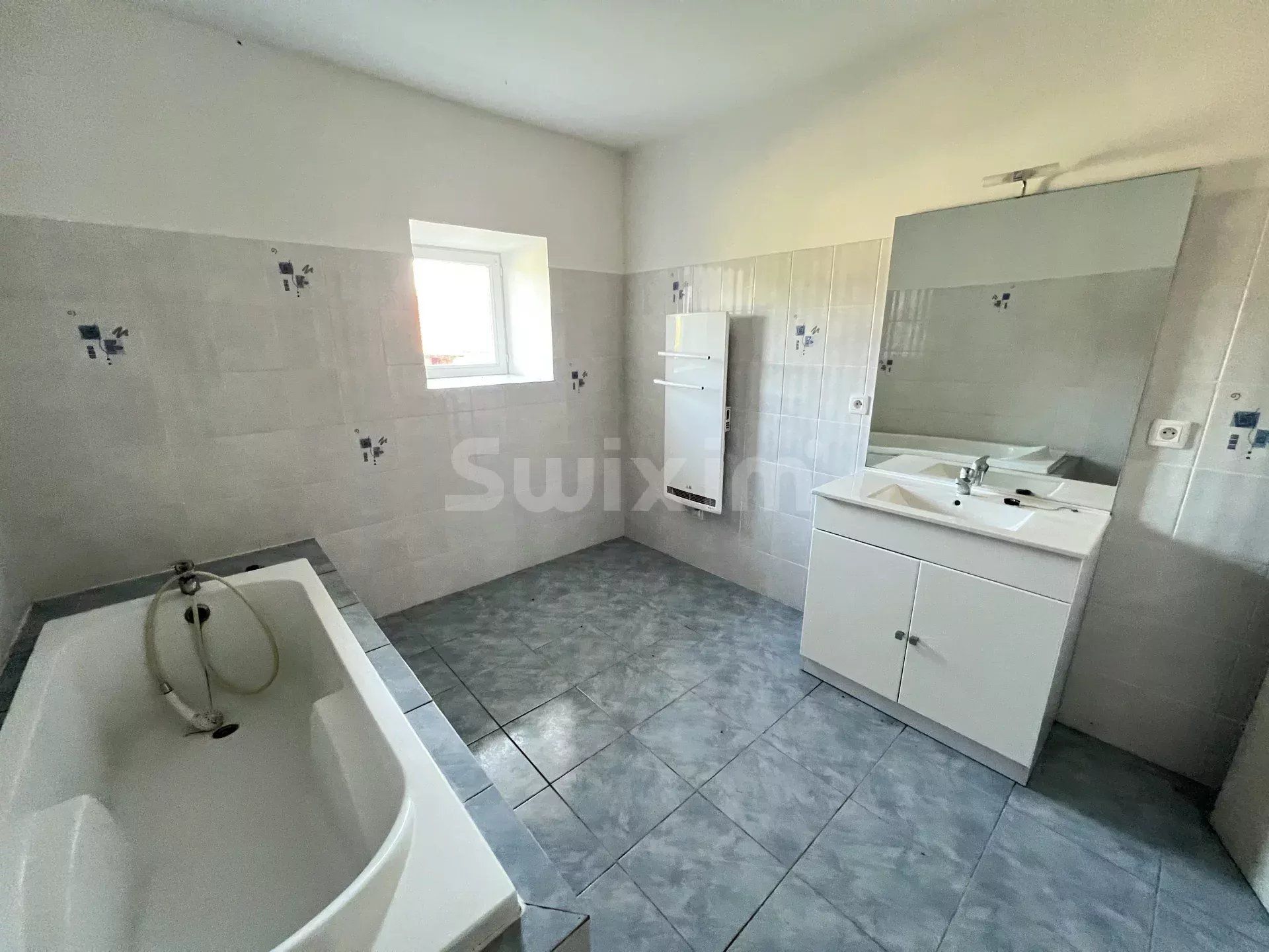 casa 4 Quartos para venda sobre Lons-le-Saunier (39000)