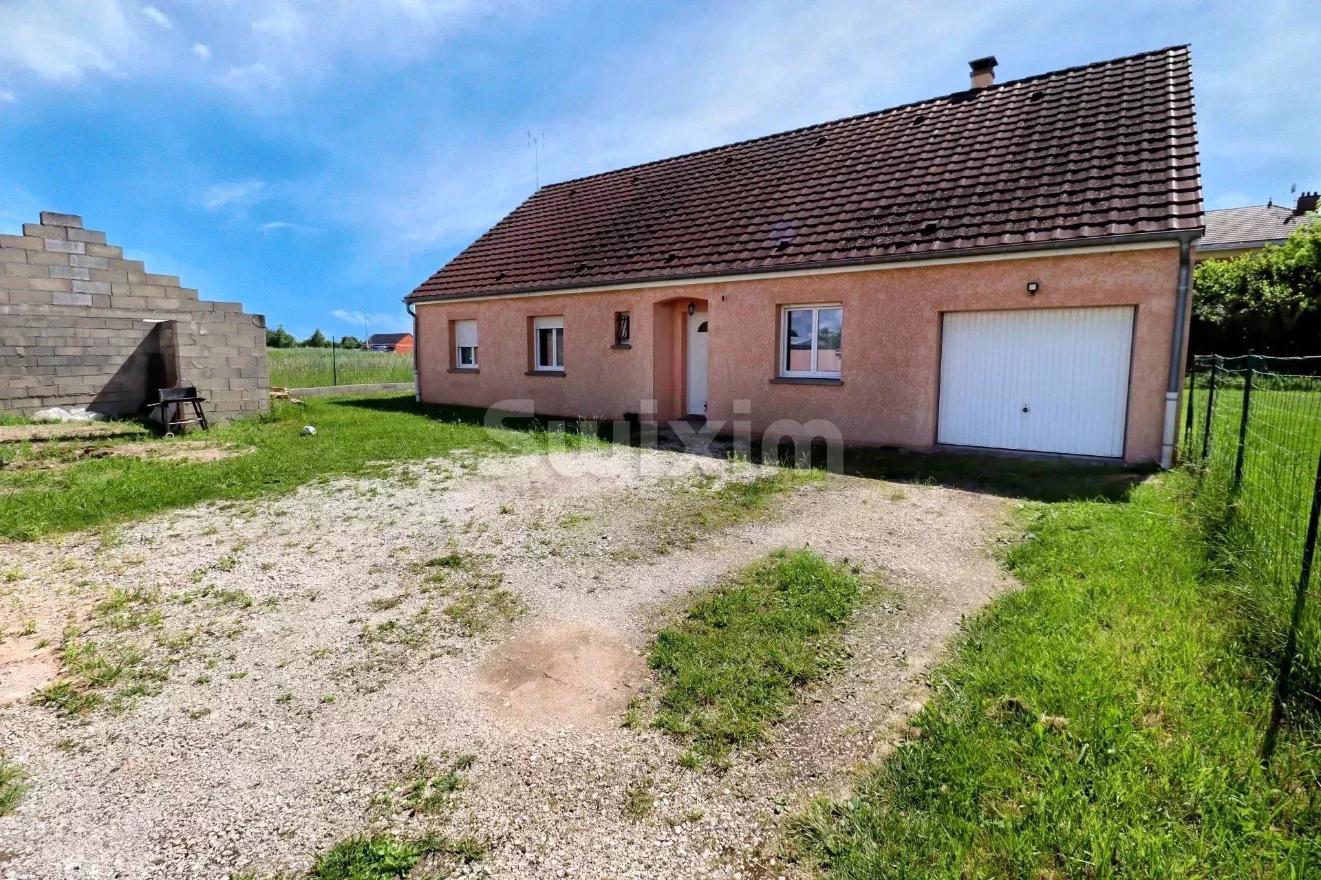 casa 6 Camere in vendita su Saint-Marcel (71380)