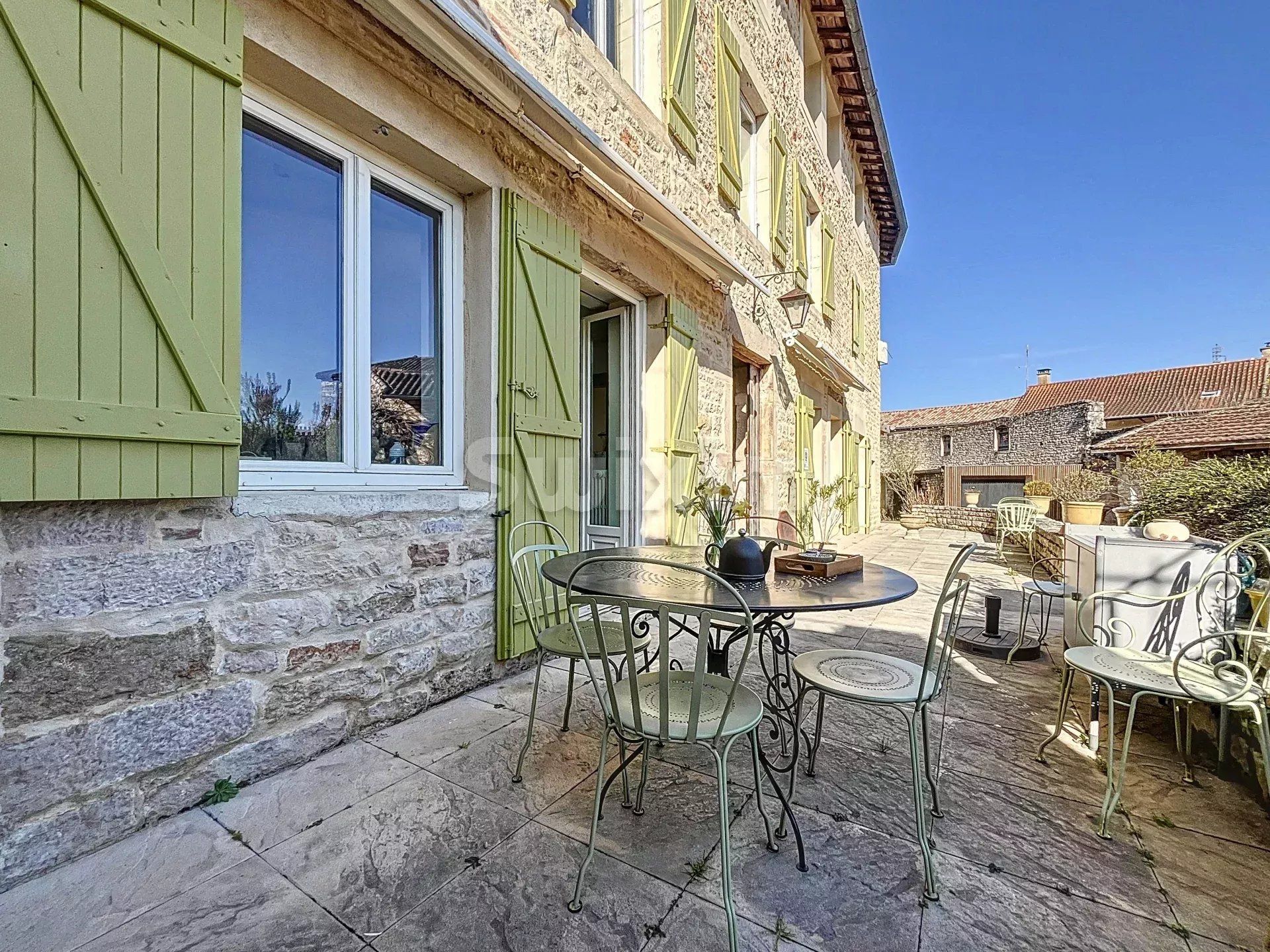 house 12 Rooms for sale on Montbellet (71260)