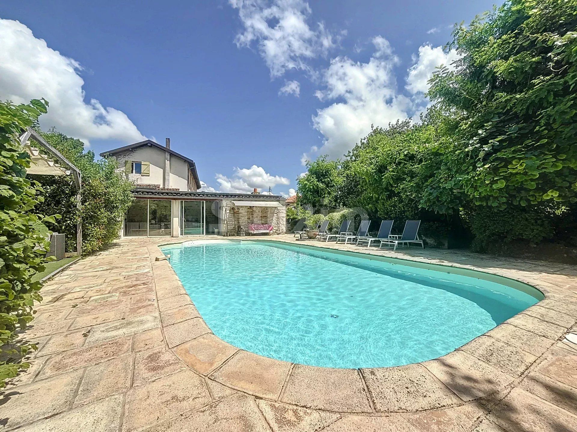 house 12 Rooms for sale on Montbellet (71260)