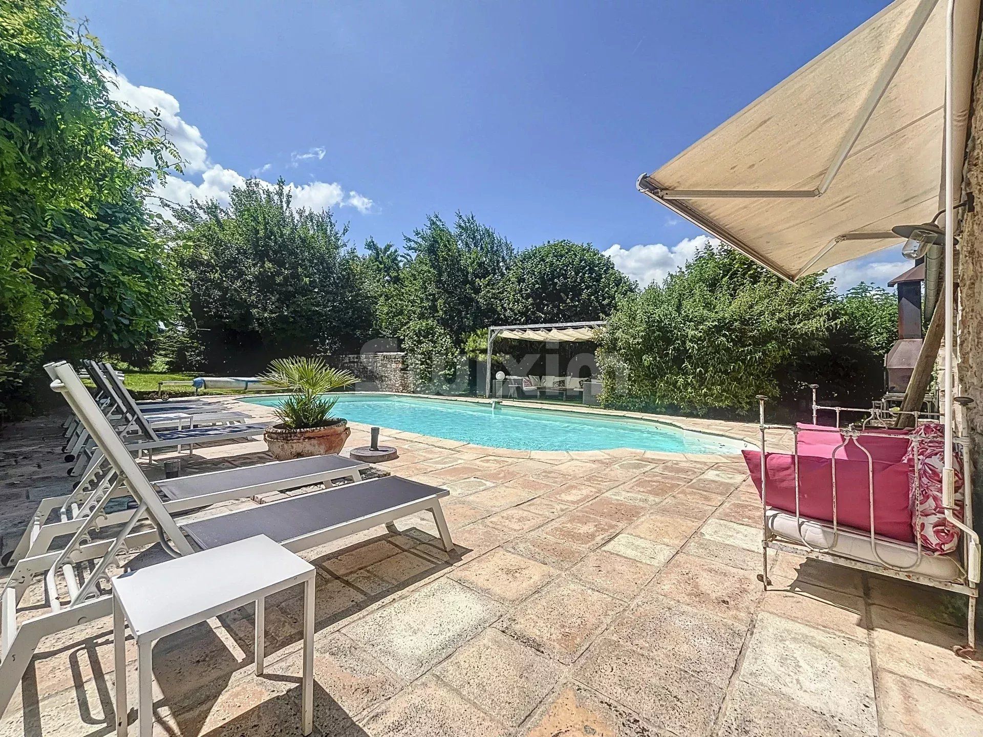 house 12 Rooms for sale on Montbellet (71260)