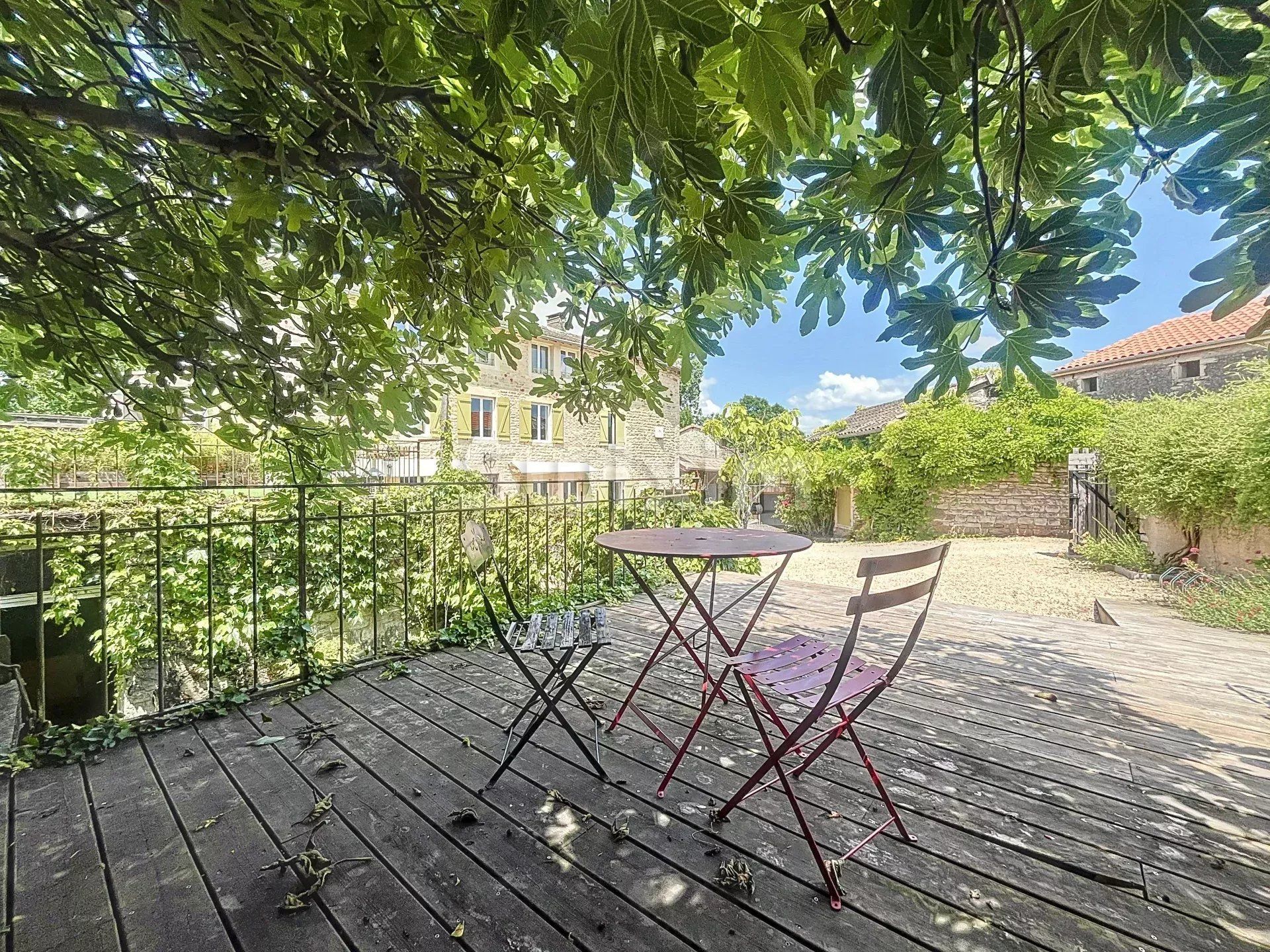 house 12 Rooms for sale on Montbellet (71260)