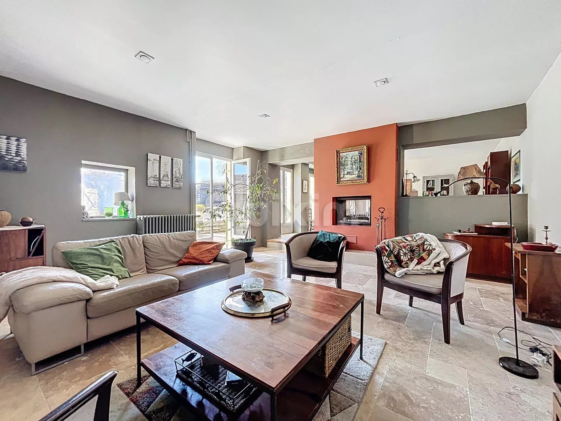 house 12 Rooms for sale on Montbellet (71260)