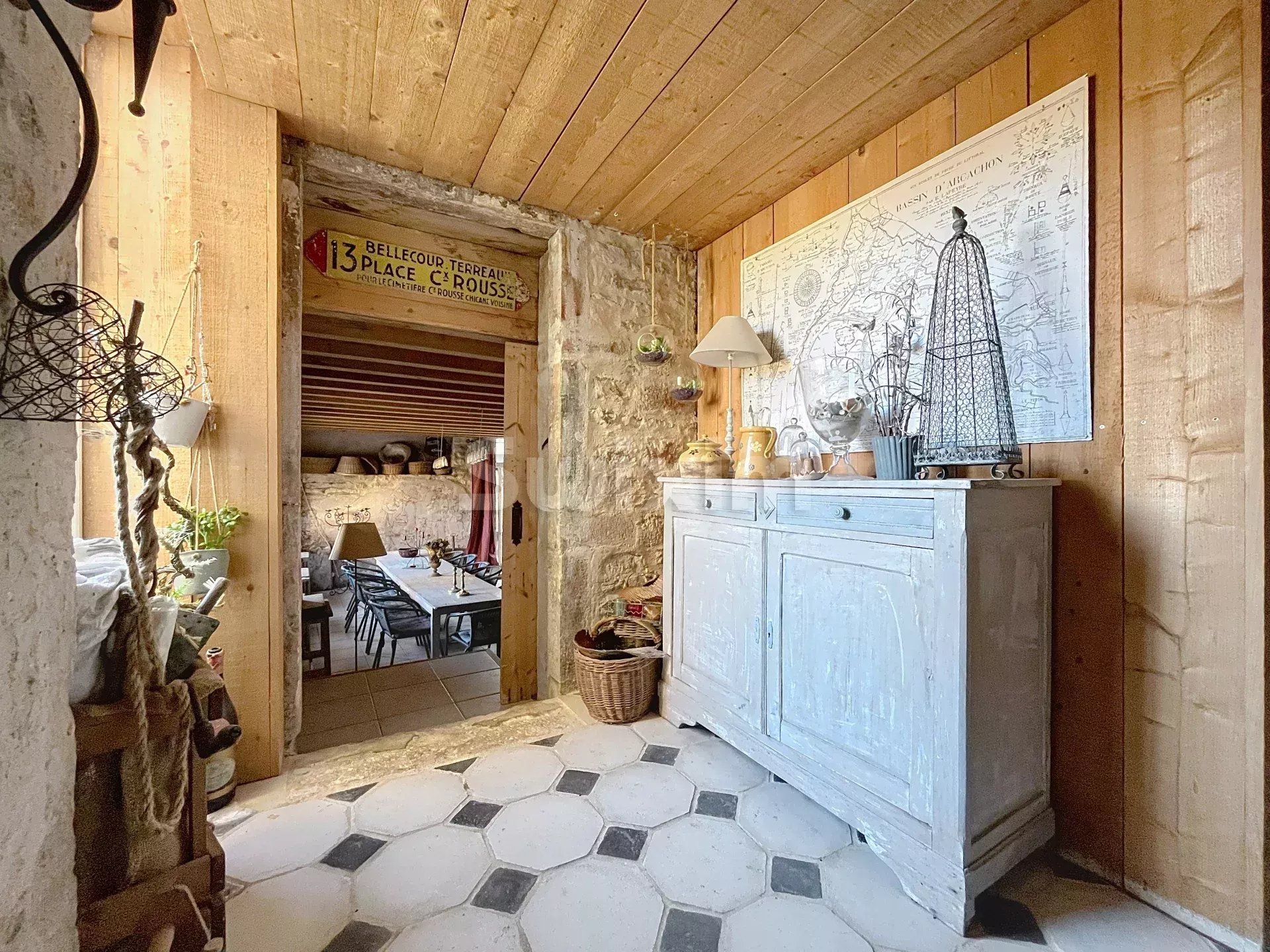 house 12 Rooms for sale on Montbellet (71260)