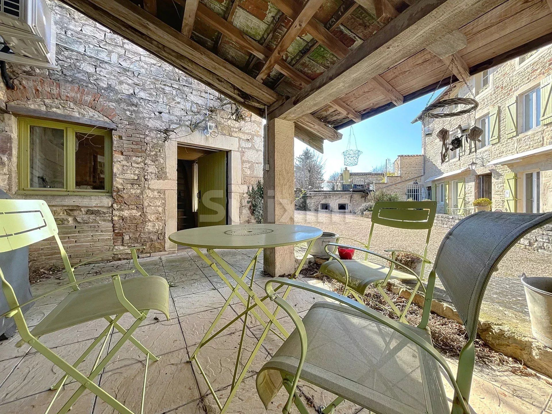 house 12 Rooms for sale on Montbellet (71260)