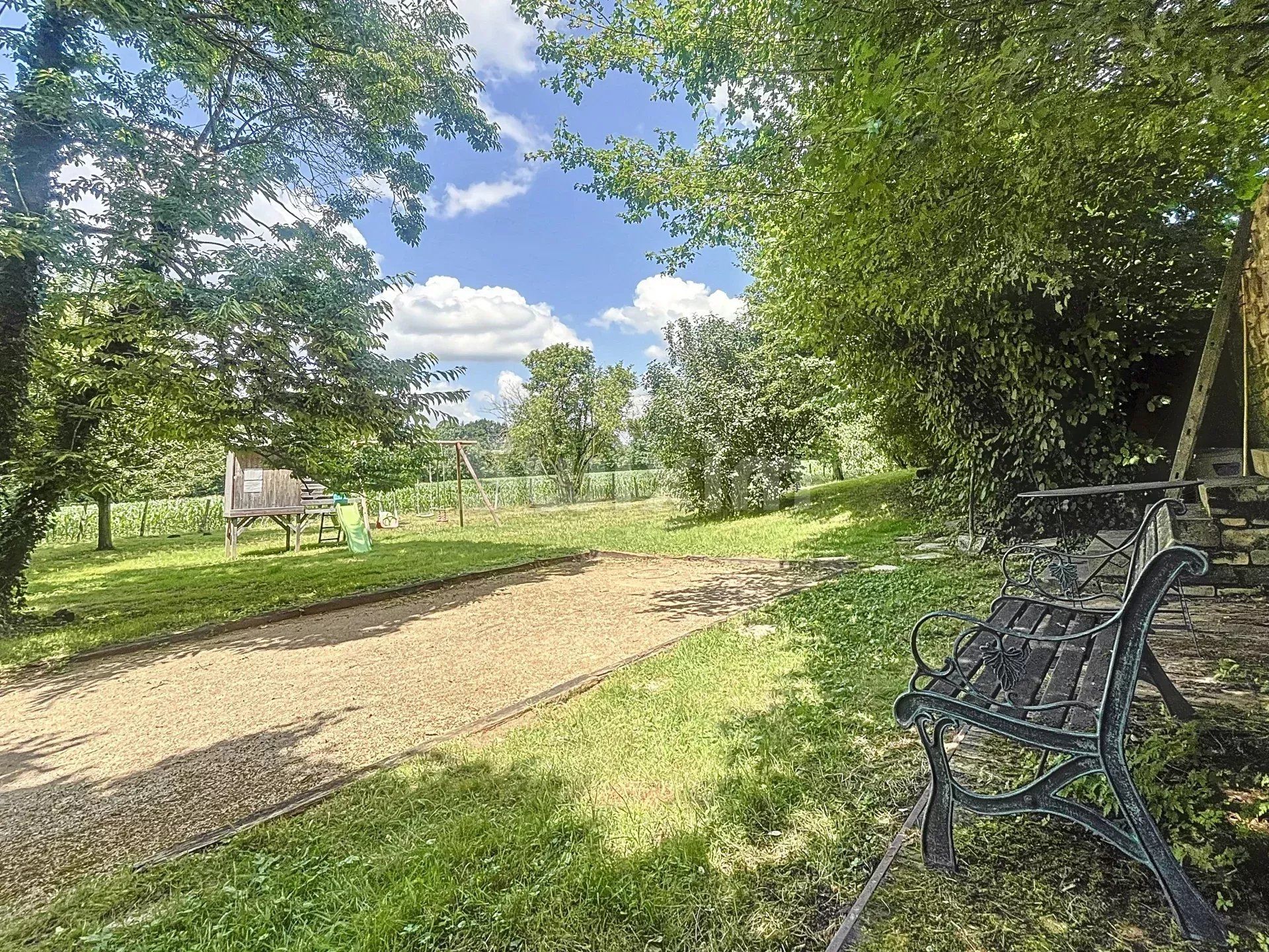 house 12 Rooms for sale on Montbellet (71260)