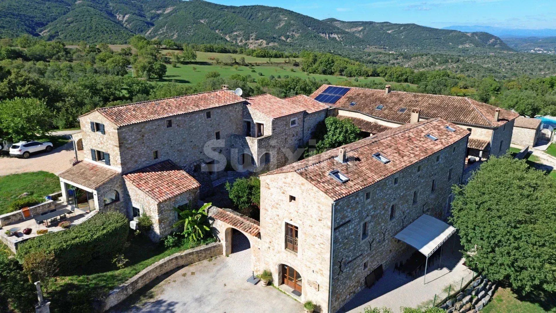 propriété 32 Pièces en vente sur Vagnas (07150)