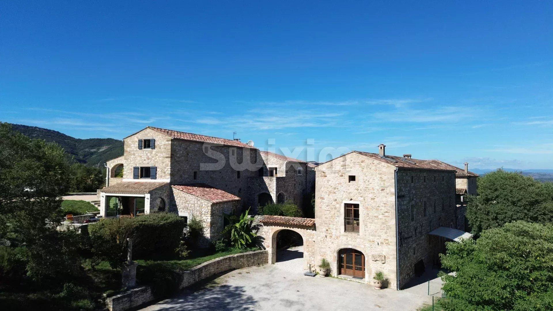 propriété 32 Pièces en vente sur Vagnas (07150)