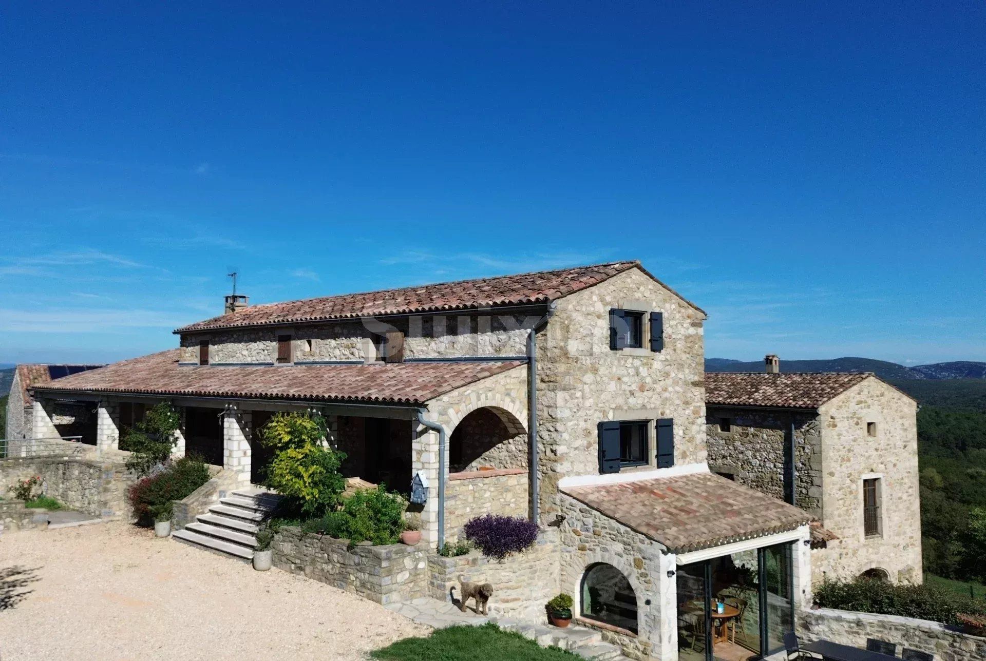 propriété 32 Pièces en vente sur Vagnas (07150)