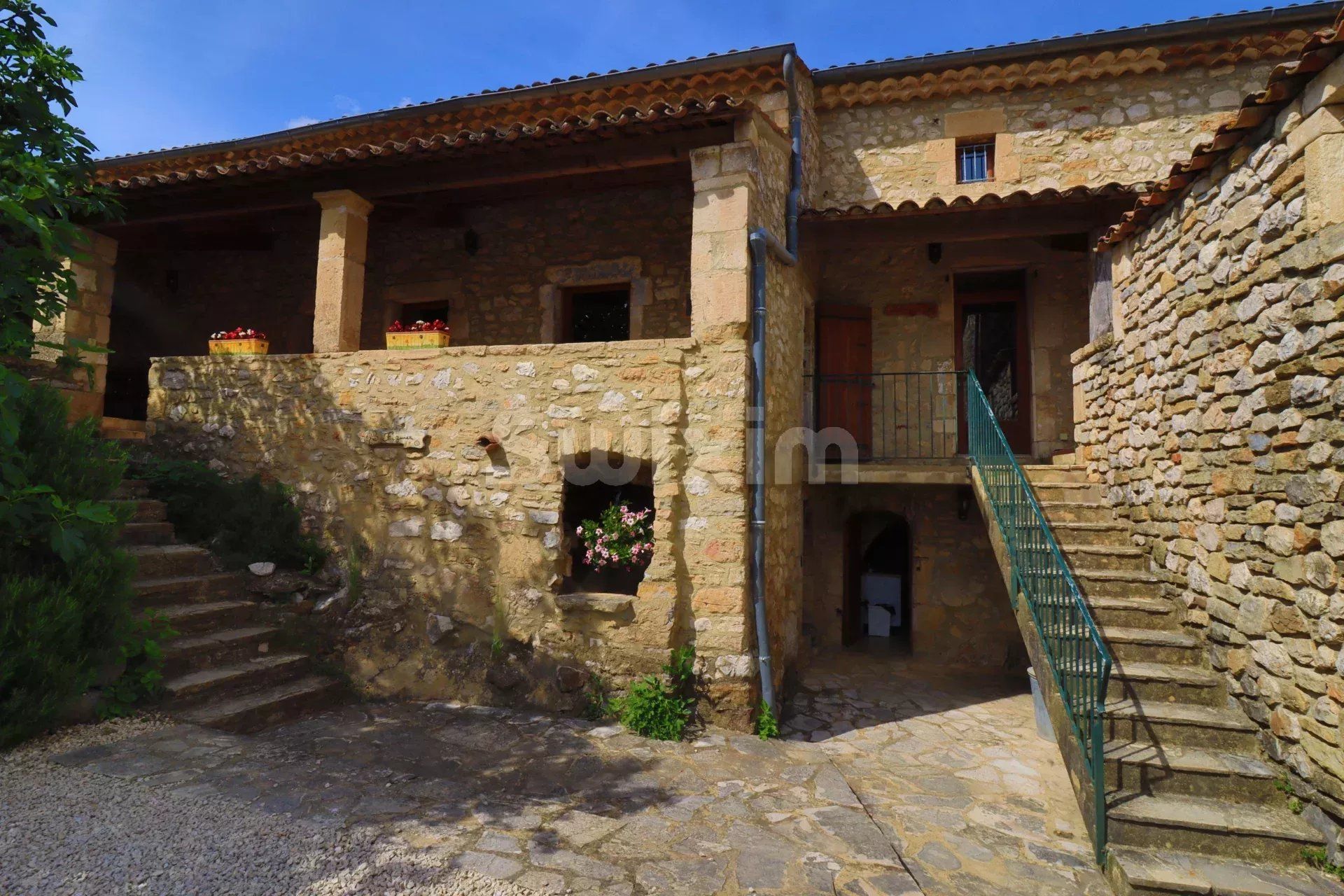 propriété 32 Pièces en vente sur Vagnas (07150)